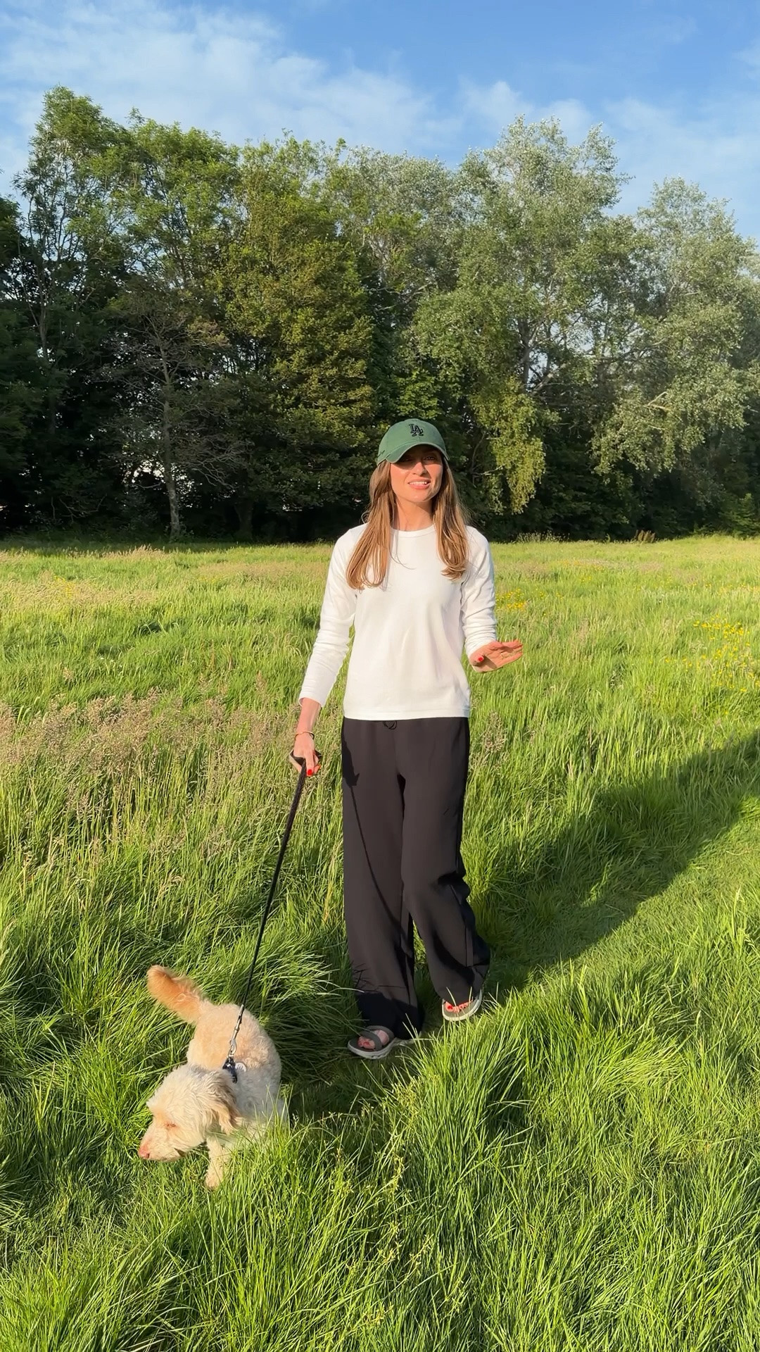 Dog walk outfit 
Small in the UNIQLO long sleeve t-shirt
Small reg in the Aritzia the lodge pants
I’m 5ft 6 
Green LA new era cap
Skechers sandals, can’t link on here