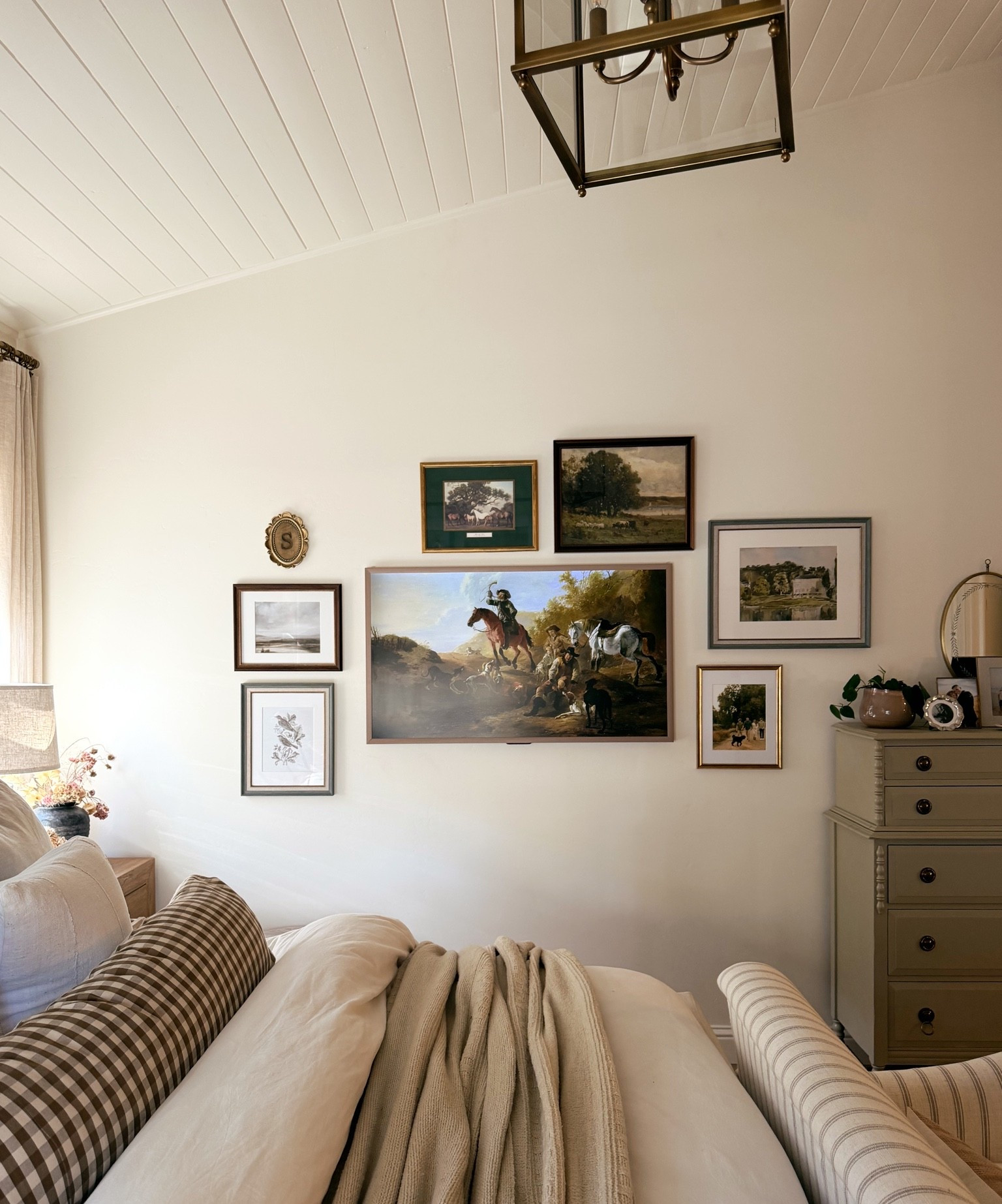 Hisense framed Tv half off this weekend 🙌🏼 comes with frame and art 🤎

#LTKHome