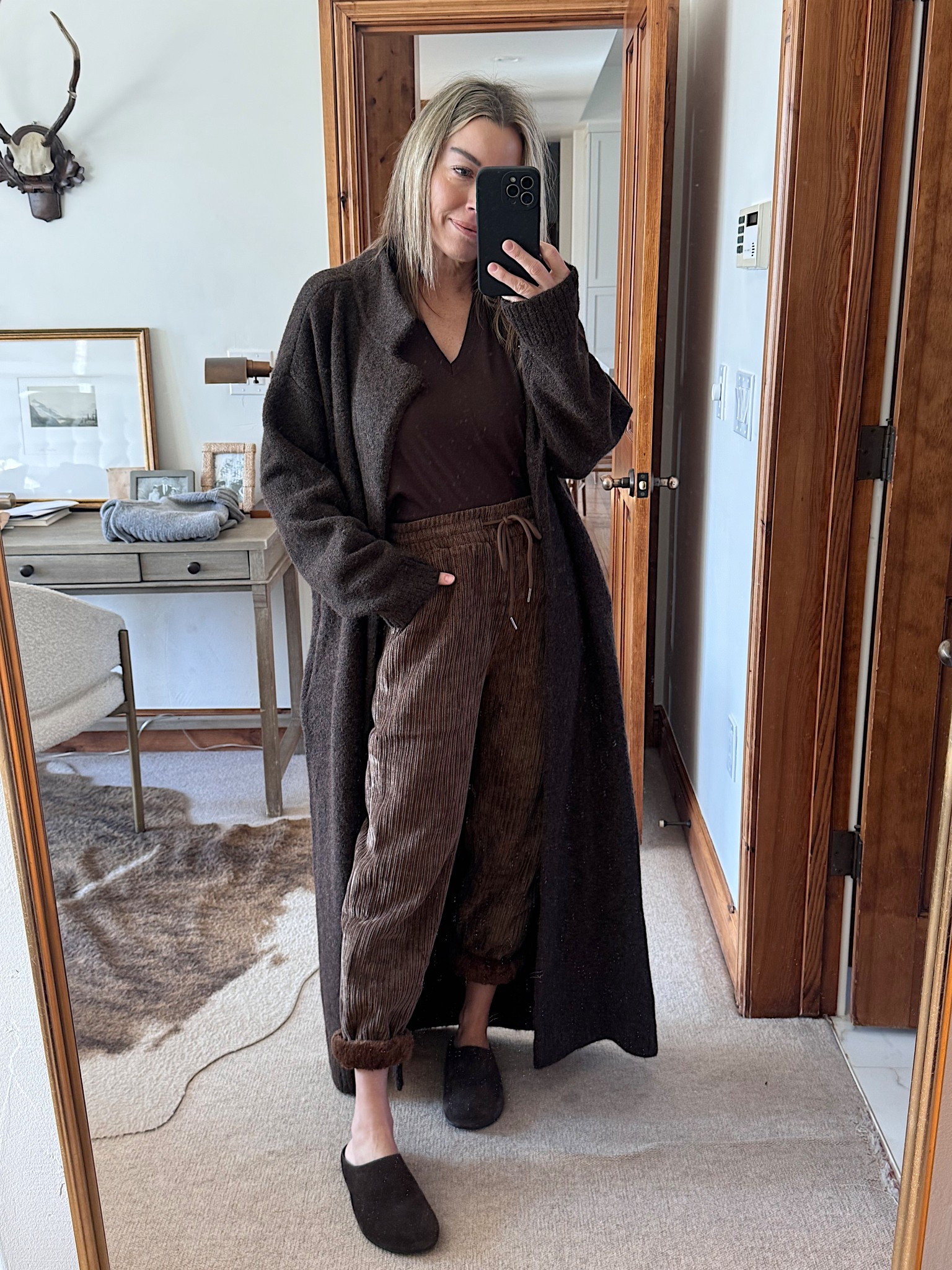 New corduroy joggers in from Amazon, loving them and the option to roll them up. They have a cute fur underneath. i’m wearing a small. Sharing several ways to style them. Size S

#LTKgrwm #LTKOver40 #LTKootd