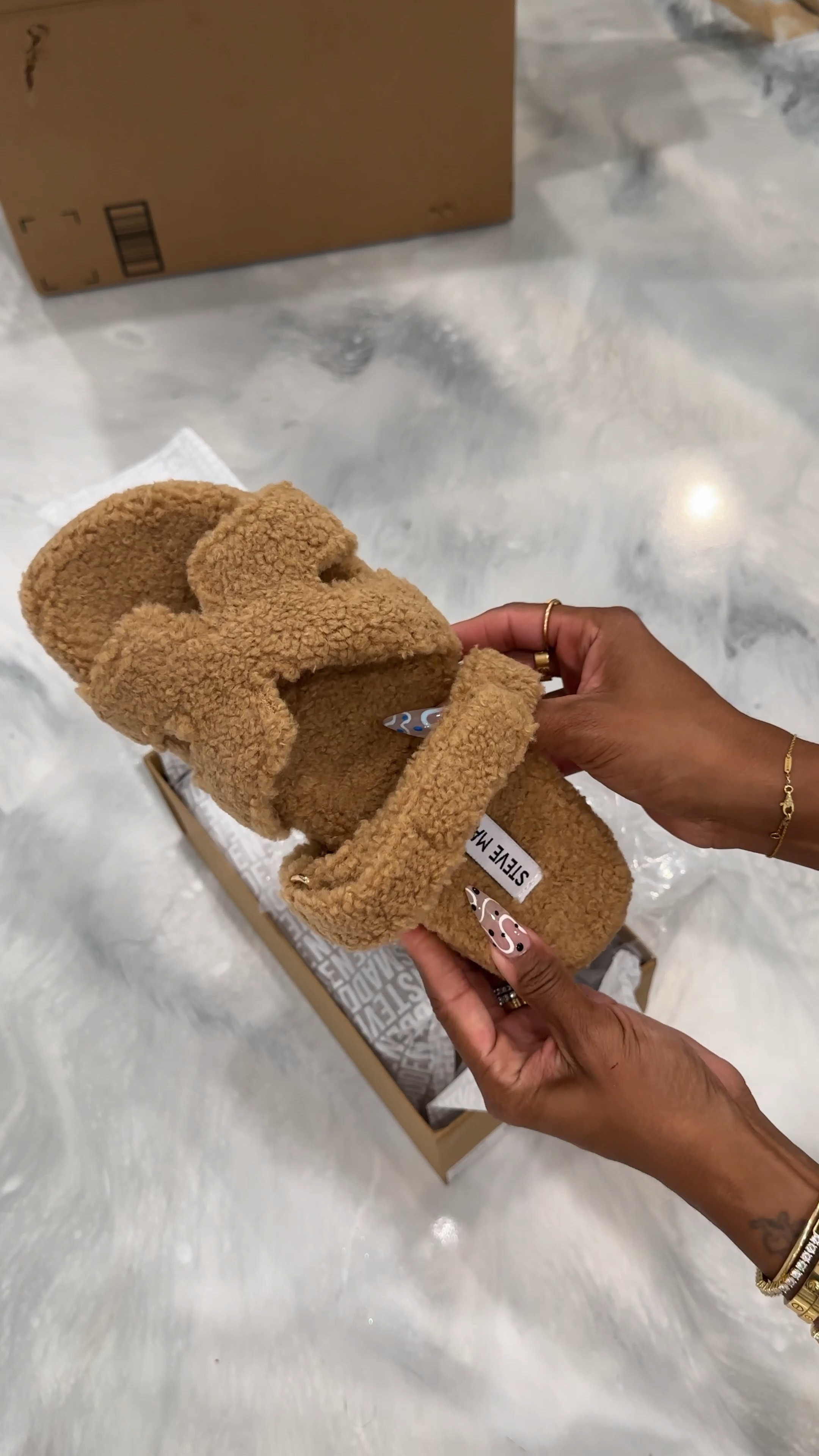 The cutest slides for everyday! Definitely a grab and go shoe. 

#LTKshoecrush #LTKfindsunder100