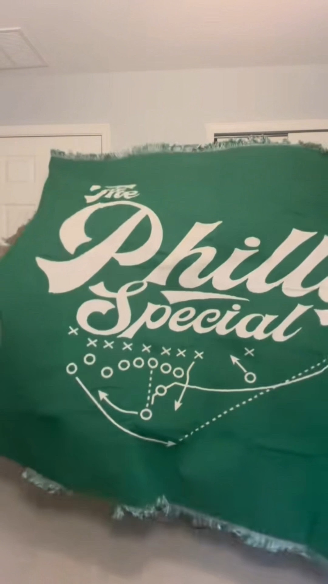 Cozied up & warm under this woven Eagles blanket watching SNF in January & absolutely NOT regretting this purchase. Worth every penny 🦅

#EaglesGameDay #FlyEaglesFly #GameDay #NFLStyle #WovenBlanket #PhiladelphiaEagles

#LTKFindsUnder100