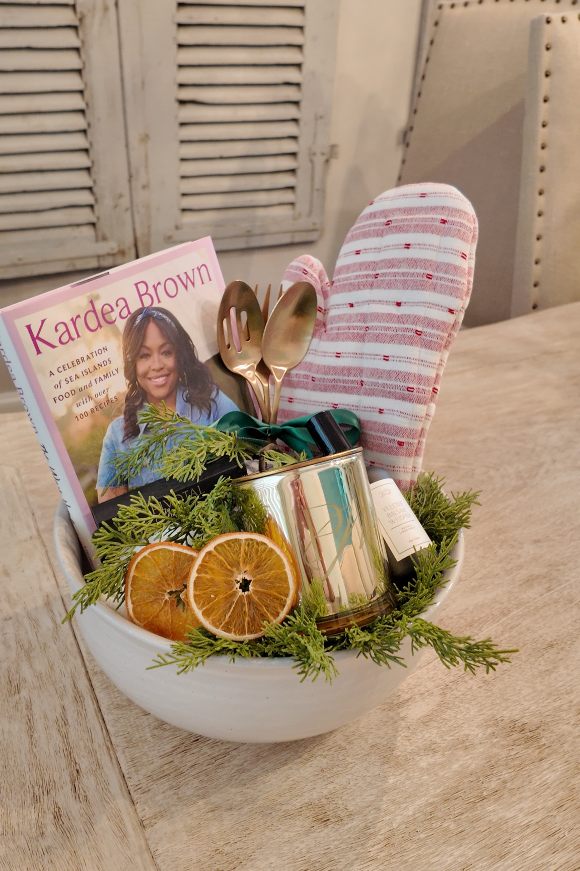 Simple but what s perfect hostess gift for thanks giving! Candle and linen spray found @pivotalmomentsbyjj.com
#hostessgift #holidaygiftguide

#LTKHome #LTKGiftGuide