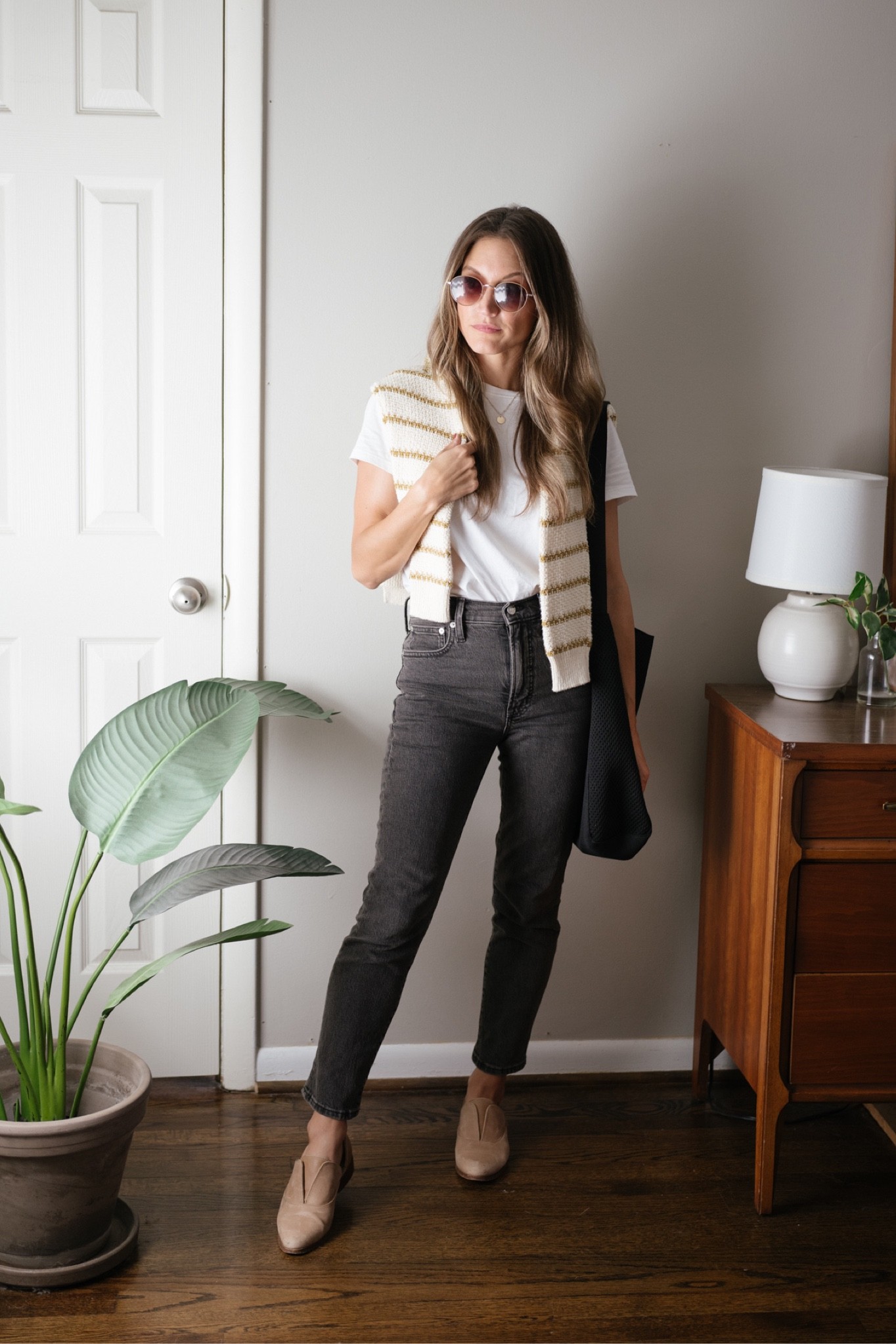 Tuesday’s Outfit 9/20

Everlane tee fits TTS. Striped sweater has limited stock; similar options linked. Madewell denim on sale - I take my smaller size in these. Wearing the petite length. Nisolo oxfords fit TTS. Bag is old from Everlane; similar linked. 

#LTKSeasonal #LTKunder100 #LTKfit