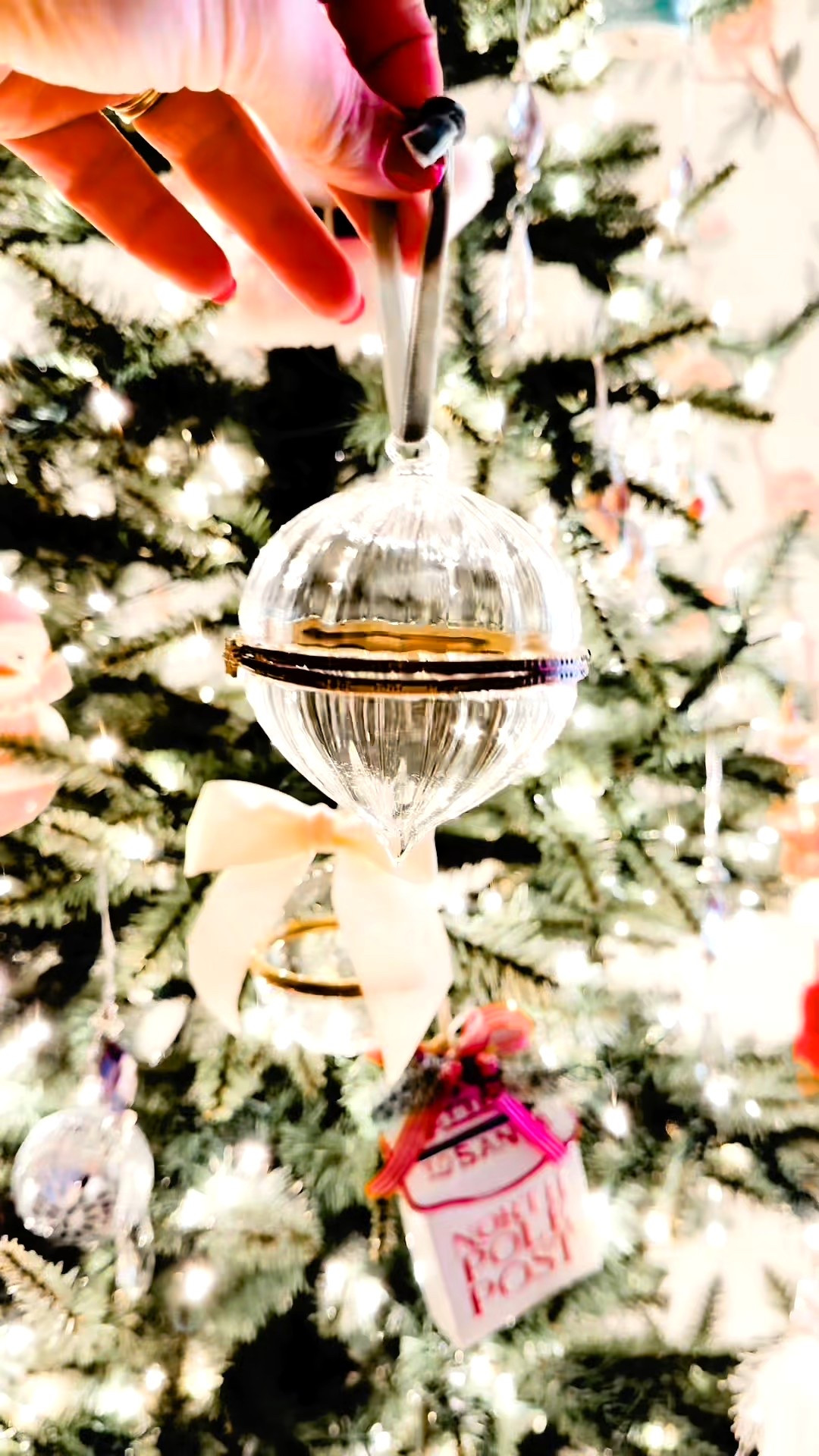 Adorable fillable glass ornaments! Come in lots of shapes too. 



#LTKSeasonal #LTKGiftGuide #LTKHoliday