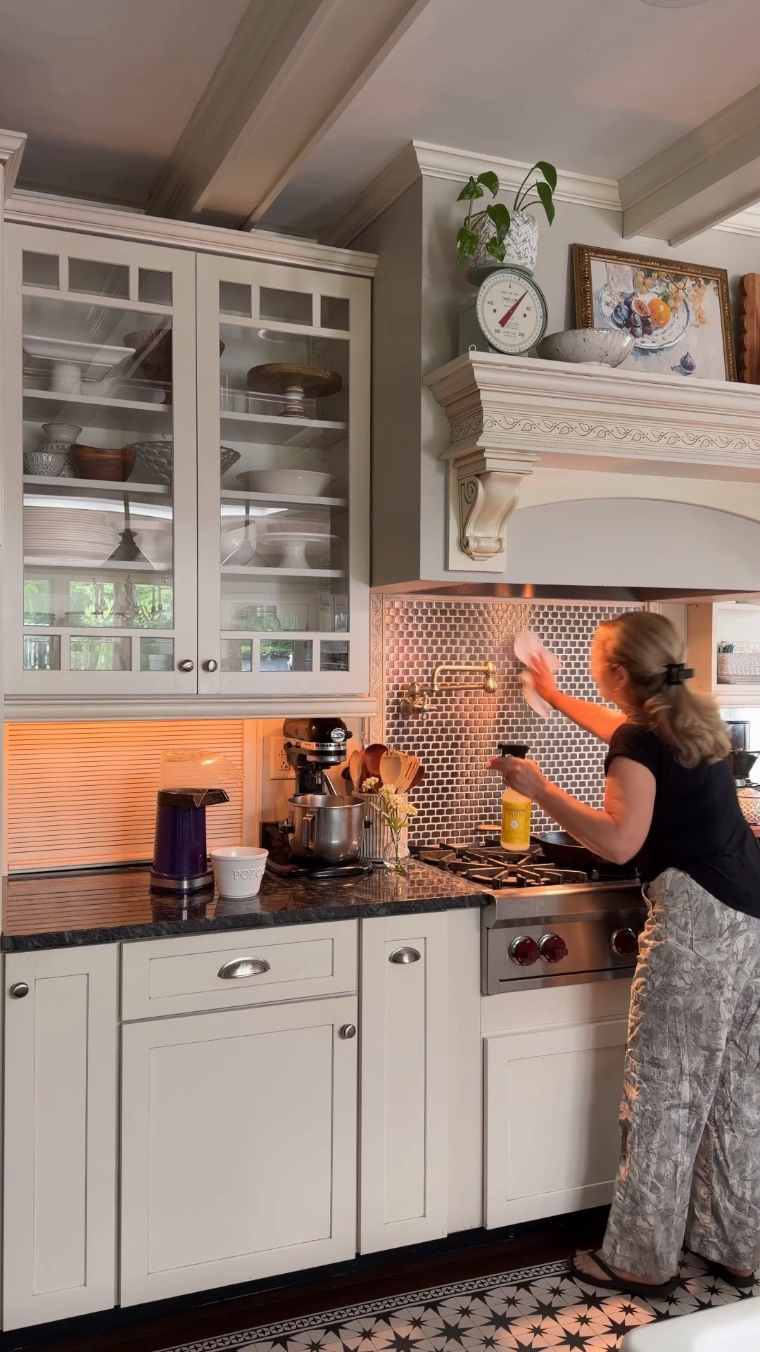 How do you relax?  Is there something you need to do before you can wind down at the end of the day? For me I need to have a clean kitchen before I can relax! I enjoy the process of putting things in order at night knowing I will go to bed and wake up to a clean kitchen! @mrsmeyerscleanday products are my favorite for cleaning my home & especially my kitchen!  Love that they are made with plant derived ingredients & essential oils so I can feel good about preparing food on my counters after cleaning! The kitchen smells great too & now I can relax!  What are you watching lately? 

#mrsmeyerscleanday #mrsmeyerspartner #cleankitchen #howdoyouwinddown #cleantocozy @mrsmeyerscleanday