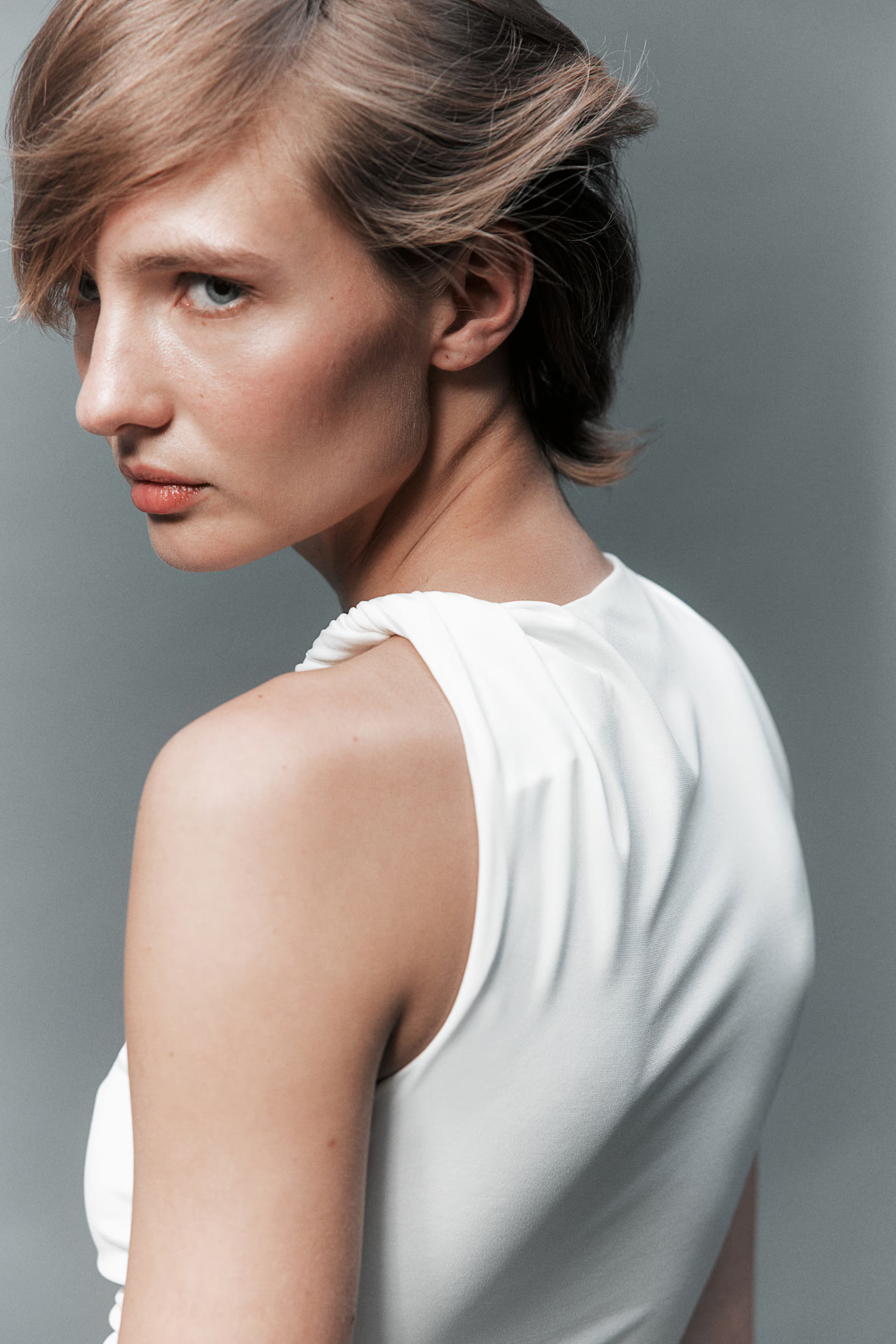 Tanktop mit Twistdetail - Ärmellos - Normale Länge - Weiß - Ladies | H&M AT | H&M (DE, AT, CH, NL, FI)