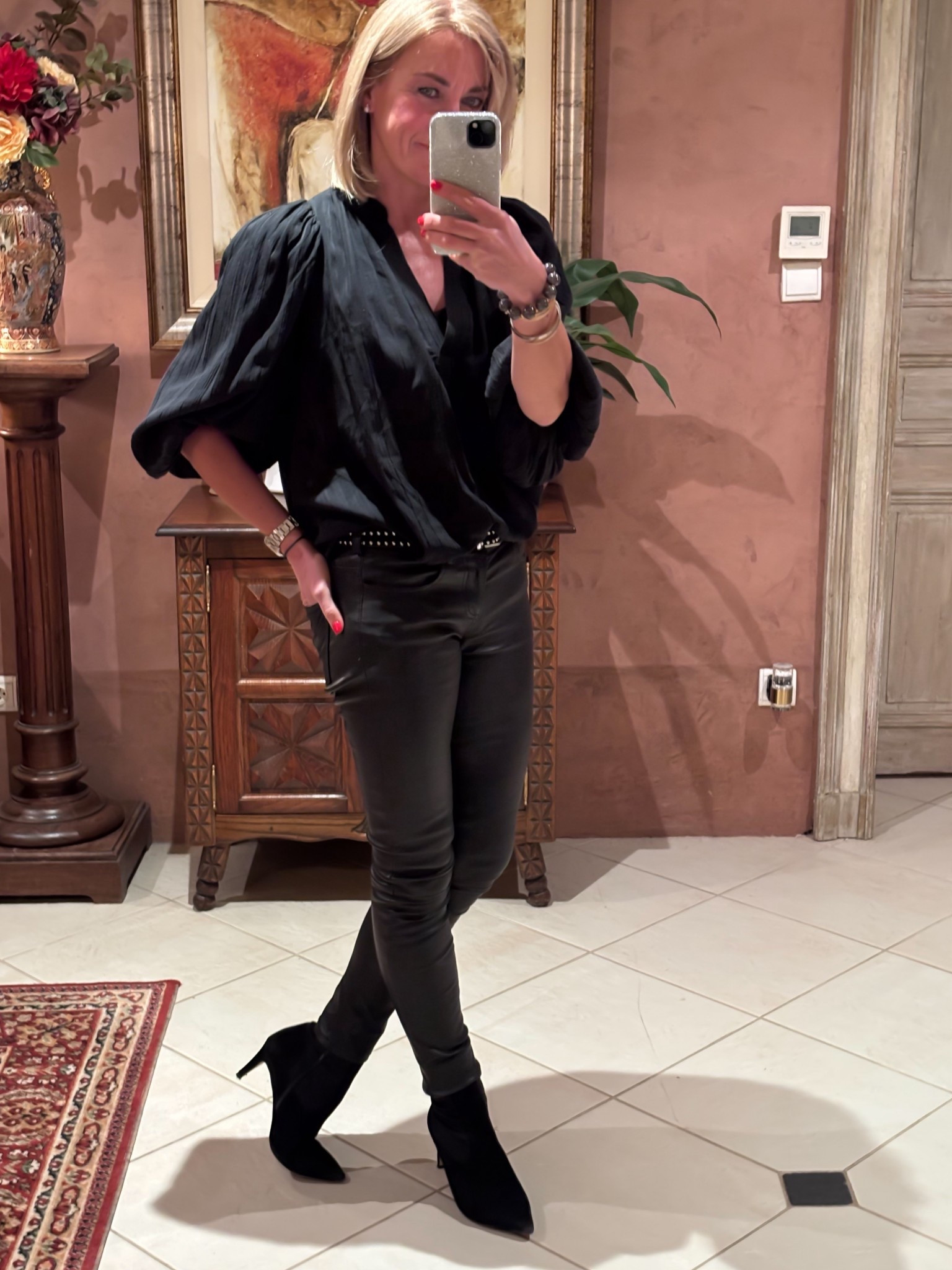Keeping it simples 🖤
.
#mymidlifefashion #over50 #mystyle 

#LTKOver40 #LTKootd