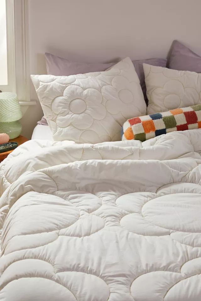 Daisy Puff Comforter | Urban Outfitters (US and RoW)