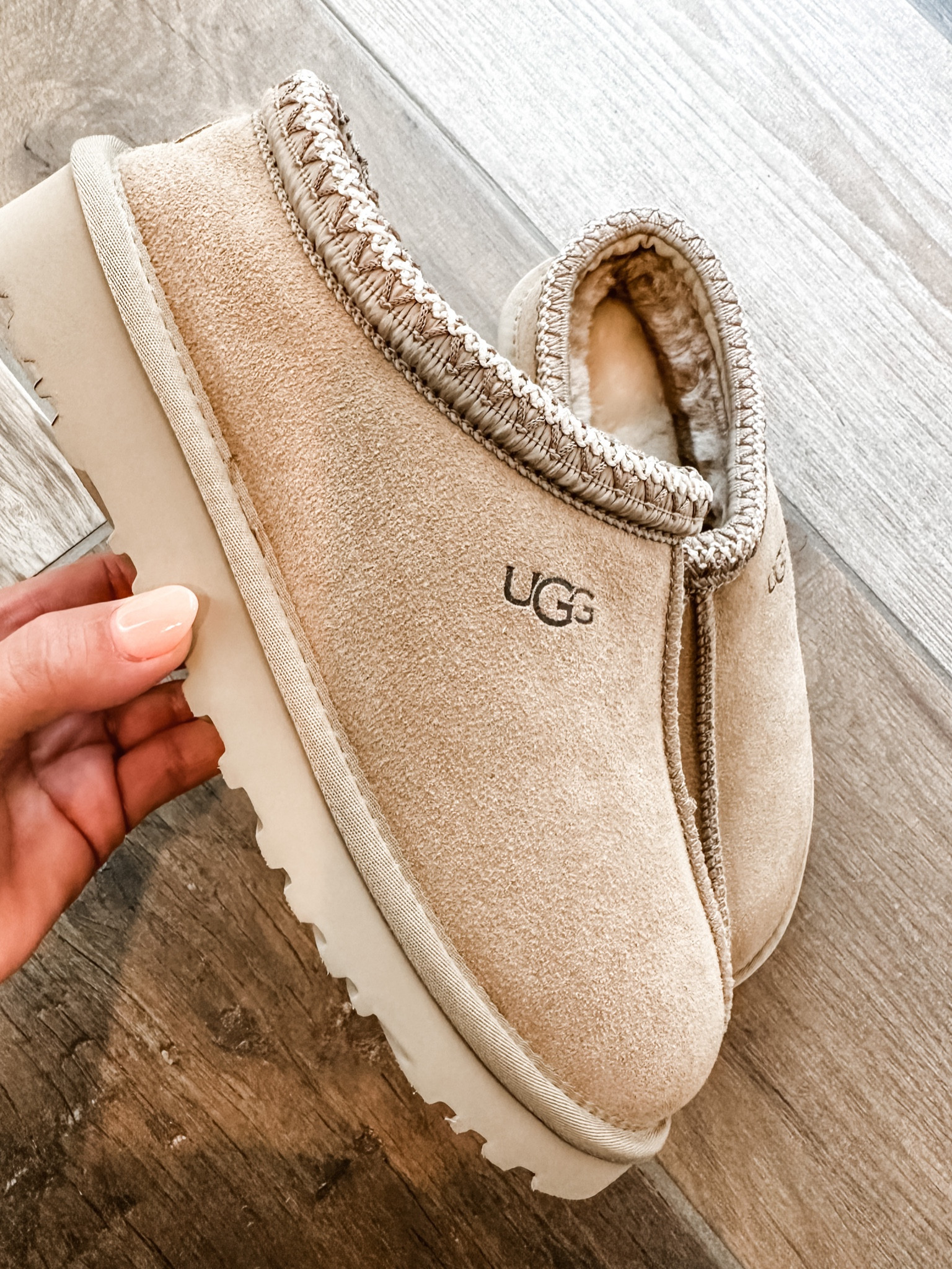 Tasman Mustard Seed Ugg Slippers that look identical to the re*al ones! #uggs #uggslippers #fallfashion #uggseason

#LTKSeasonal #LTKfindsunder100 #LTKGiftGuide
