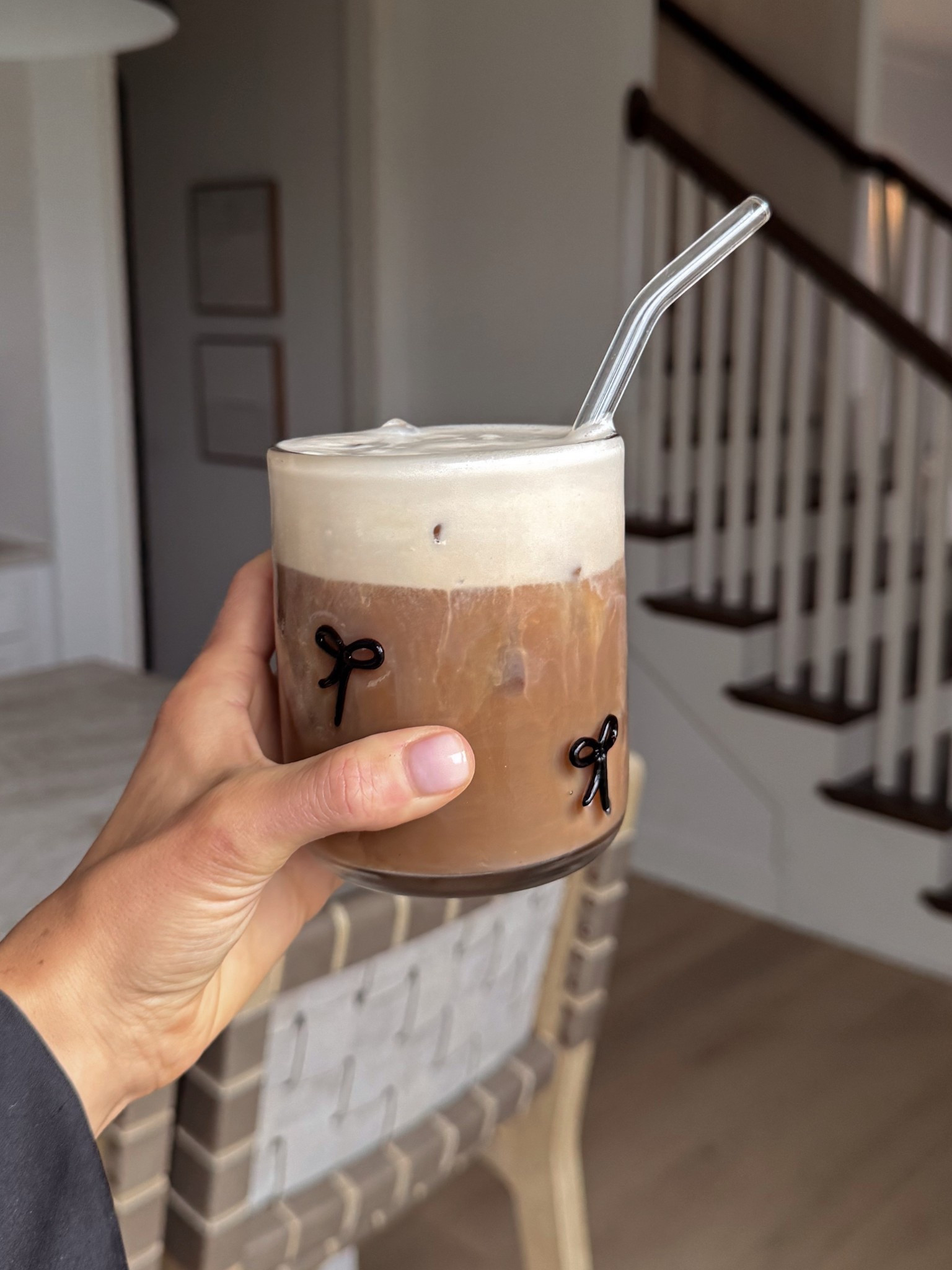 The CUTEST bow glasses 🖤