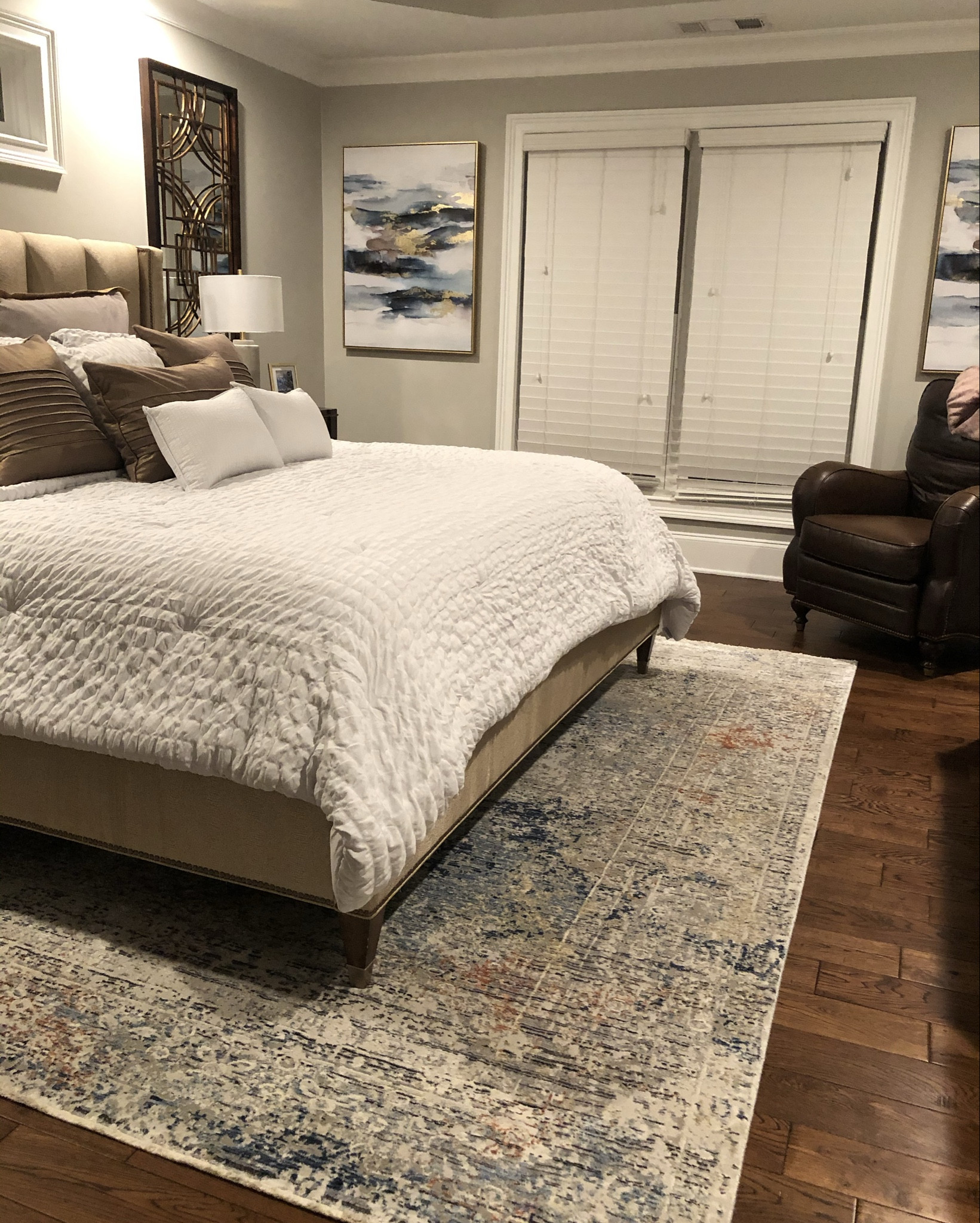 Bench or stools??🤔🙃 What would you add in our master?
#bedroomdecor #masterbedroom

#LTKHome #LTKFamily