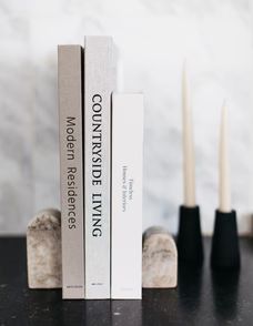 Cove Bookends - Marble | THELIFESTYLEDCO