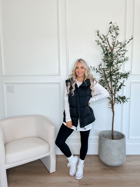 Amazon leggings and cozy vest // Wearing an xs in leggings and they run tts. These are hands down the best leggings ever! Wearing an xs in the top and vest.


Amazon fashion. Amazon leggings. Fall fashion. Fall outfit inspo. Cozy vest. Athleisure wear. 

#LTKfindsunder100 #LTKSeasonal #LTKstyletip