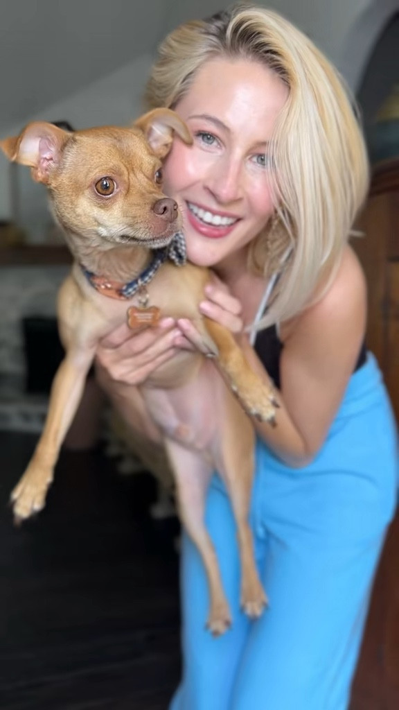 Daily Outfit Vlog day 51

Sweats | work out top | workout crop | dog collar | casual outfit | gym outfit 

#LTKFindsUnder50 #LTKStyleTip #LTKActive