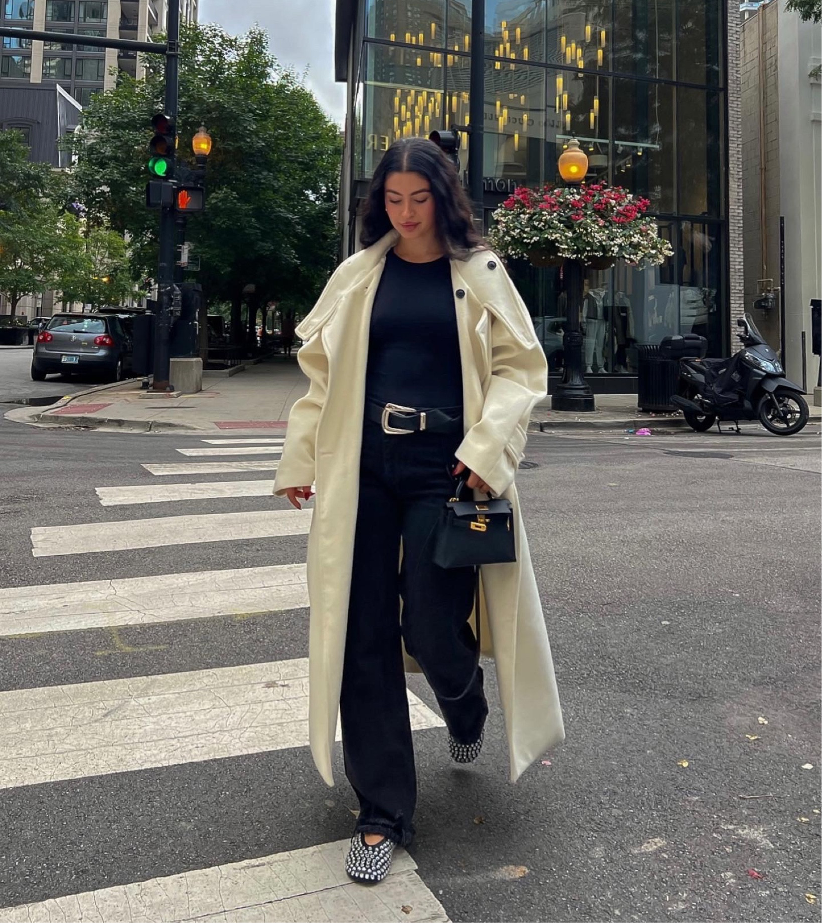 Fall fashion fall outfit white trench coat hermes mini kelly ballet flats

#LTKshoecrush #LTKstyletip #LTKSeasonal