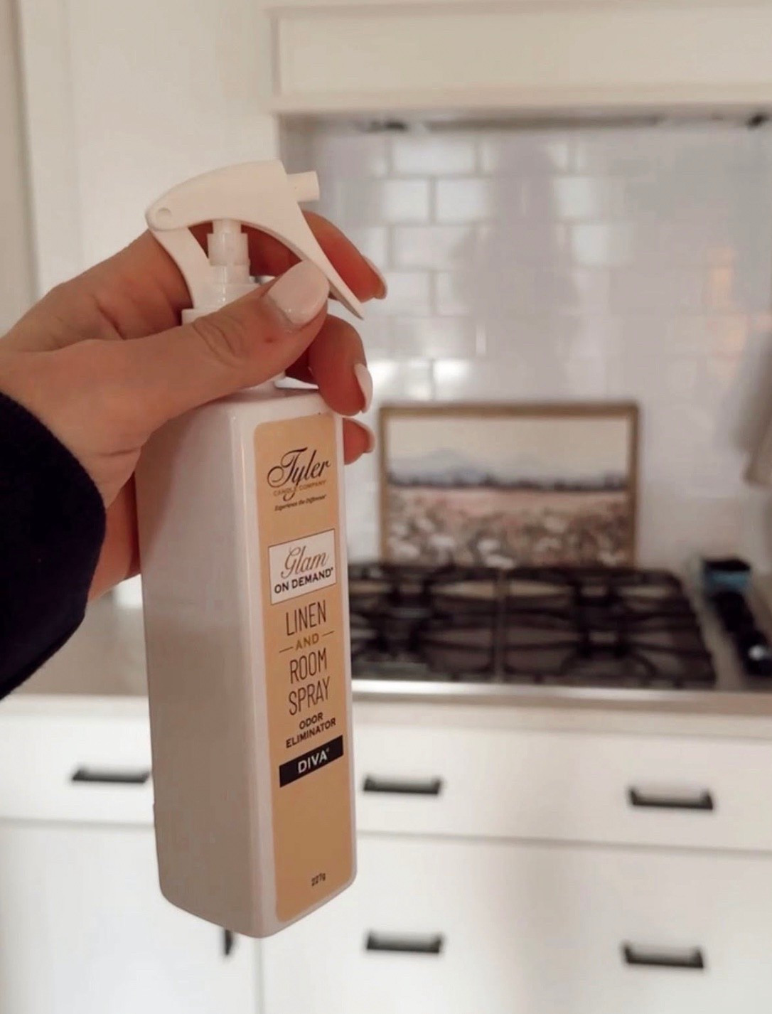Make your home smell SO fresh! 
👏🏻
I love using this linen and room spray around our home, and it comes in the popular Diva scent we all know and love! It’s such an easy way to freshen up a room, bedding, or linens throughout the day.
