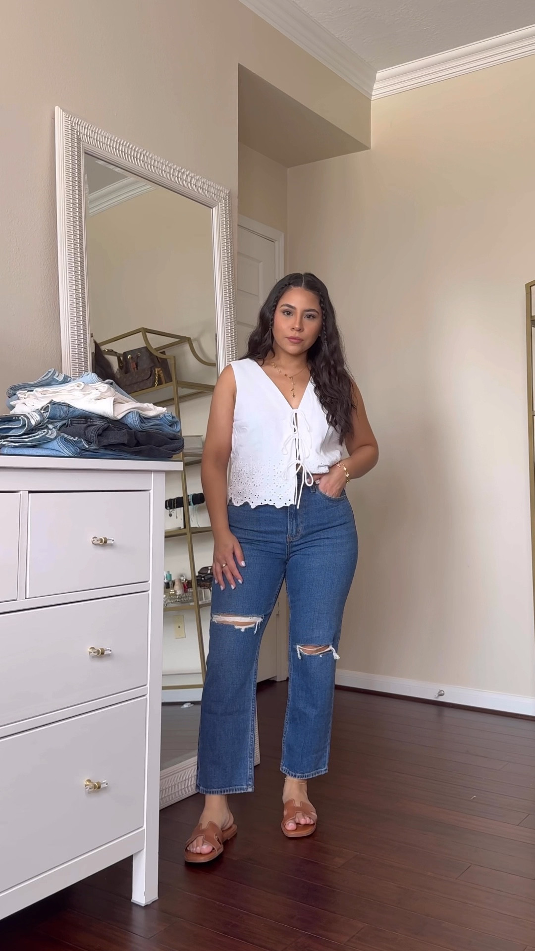 #abercrombiepartner | 1, 2, 3… 6? all of my fave curve love styles from @abercrombie are on major sale this weekend only, ends 8/12! 25% off + EXTRA 15% off everything else with code DENIMAF 
Wearing a size 27 short in pairs 1-5 and 26 short in last pair 
Wearing a size small top 


#LTKxAF #LTKSaleAlert #LTKFindsUnder100