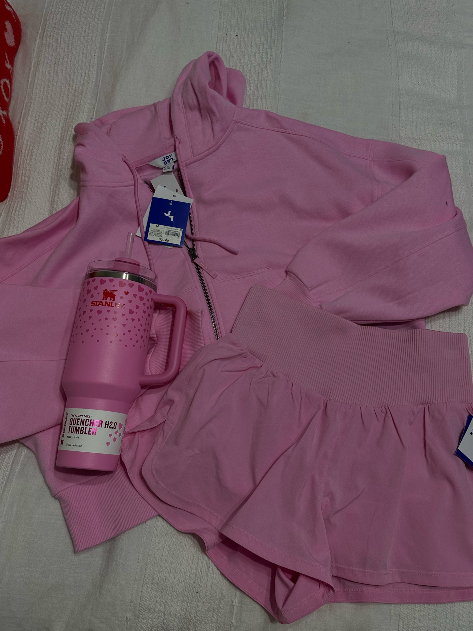 Wearing a medium in top and bottom , size large bra 💕