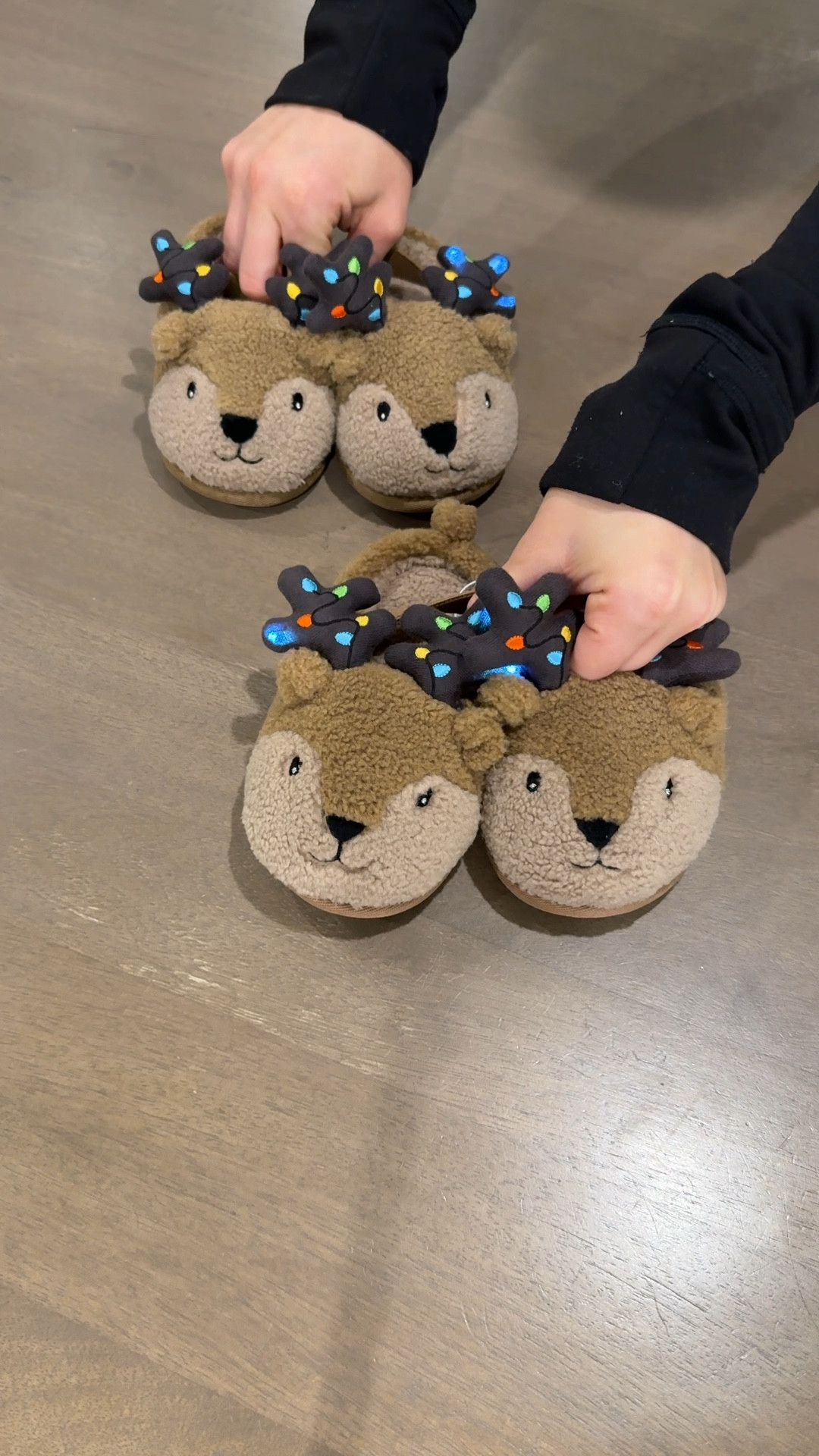 Kids christmas slippers that light up!

Kids christmas, christmas ideas, christmas gift

#LTKGiftGuide #LTKHoliday #LTKKids