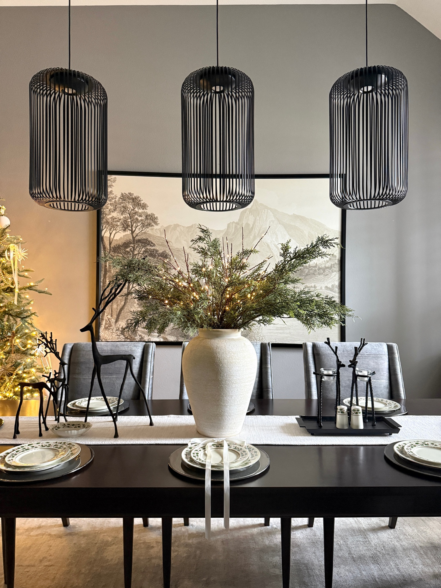 Christmas dining room views. 🤩

Christmas tree in dining room, dining room inspo, holiday dining room 

#LTKHome #LTKHoliday #LTKSeasonal