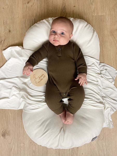Neutral baby clothes, monthly baby picture, baby picture ideas, monthly baby picture idea, baby clothes, baby boy, baby boy clothes, baby outfits, newborn outfits, fall baby clothes, winter baby clothes, winter baby outfits, winter styles for baby, baby boy clothes, baby boy winter outfits, baby fashion, neutral baby, baby outfit, baby inspo

#LTKkids #LTKstyletip #LTKbaby