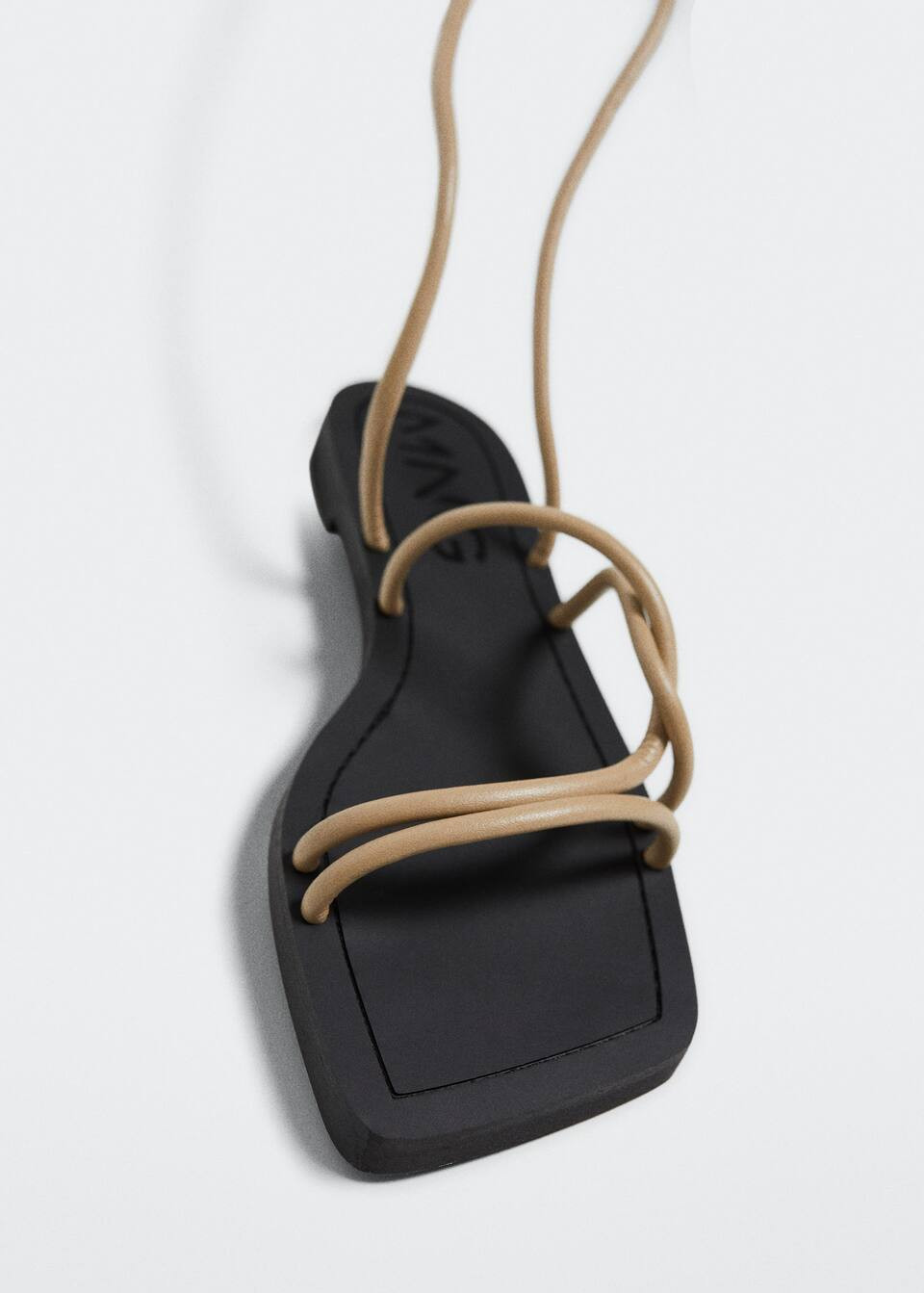 Criss-cross straps sandals | MANGO (US)