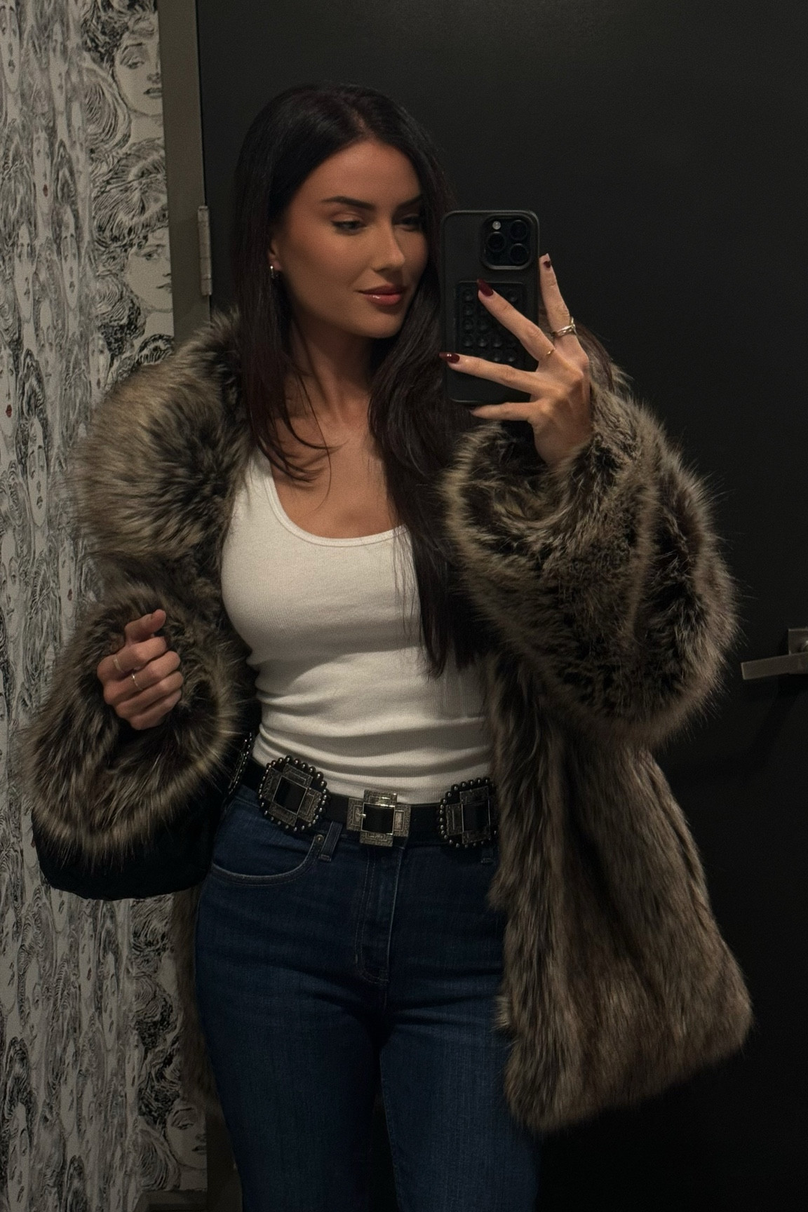 I always size up in coats/jackets for an oversized fit, wearing a M here 🤎 quality is 10/10! 

#LTKSeasonal #LTKHoliday #LTKStyleTip