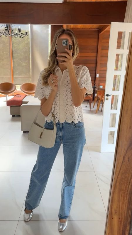 Casual, chic and comfortable outfit idea 
My favorite straight denim jeans lately. Love the fitting , runs tts . Wearing a size 27 long 
Wearing a size small for the top 
Abercrombie Spring sale

#LTKstyletip #LTKSpringSale #LTKover40