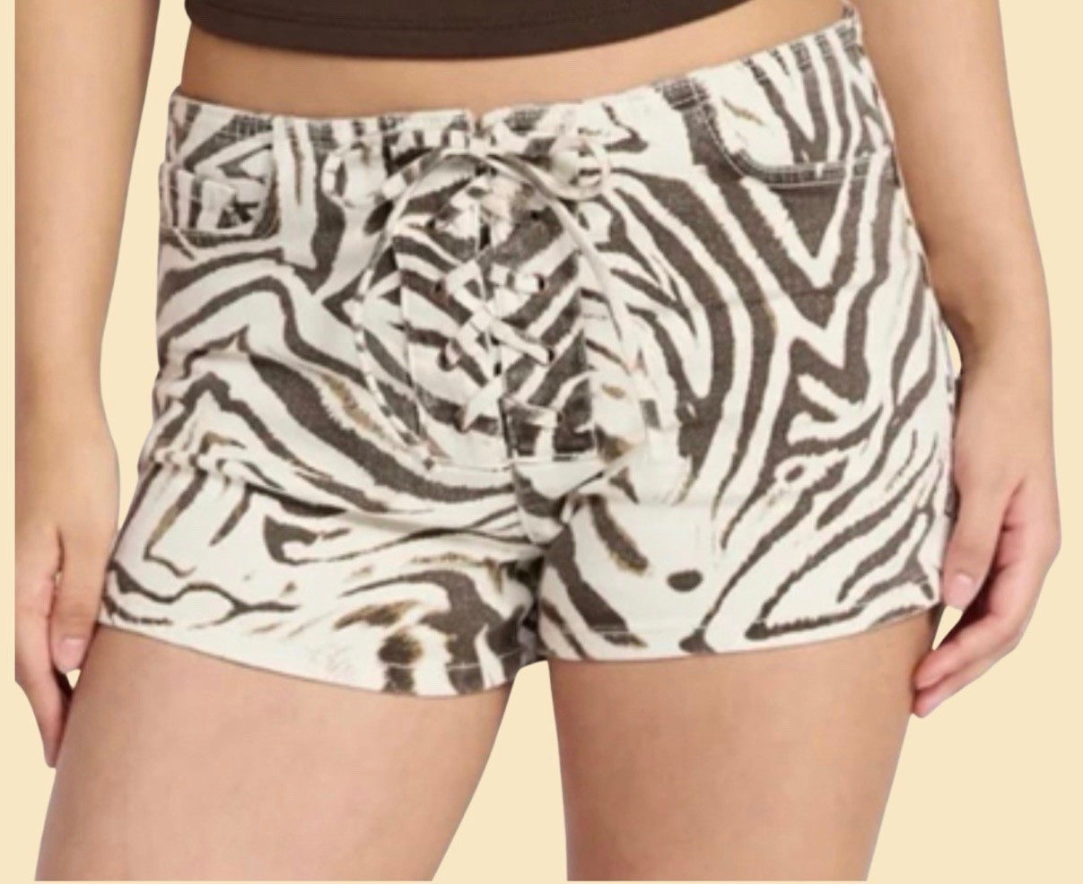 Zebra Denim Shorts 🤎