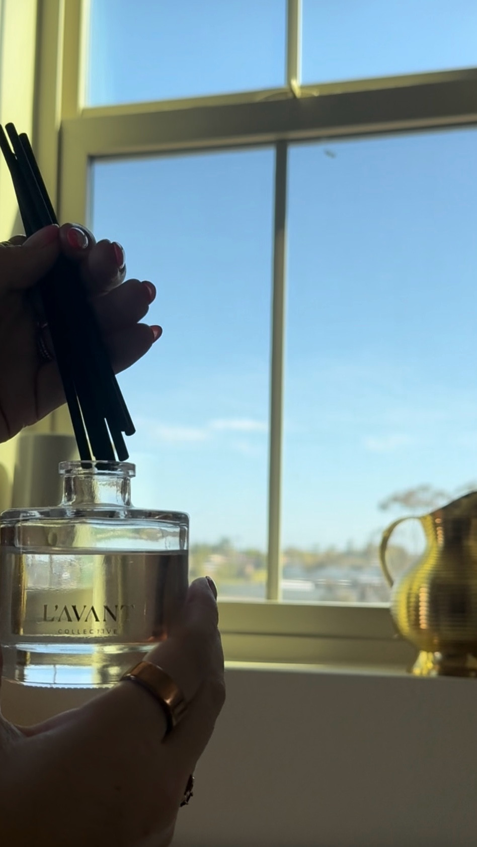 Happy Monday! Reset my kitchen with me this morning with L’Avant Collective! I’ve been loving the Ambre Santal scent for my multipurpose surface cleaner so much that I got the candle and reed diffuser!

#LTKmorningroutine #LTKHome