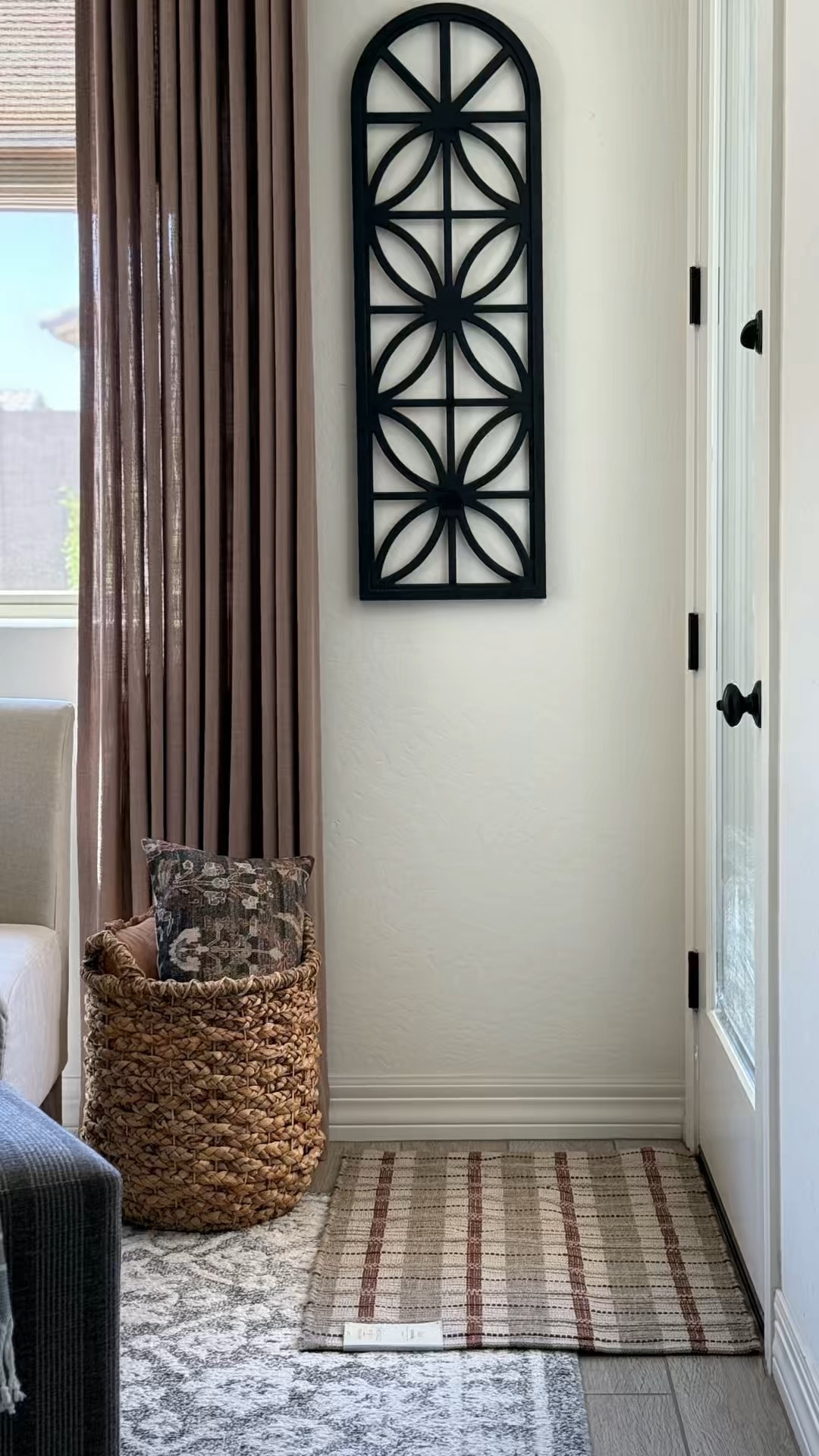 New woven accent rug by studio McGee for threshold at target

Target finds 
How I styled it at home 
Home decor 
Flooring 


#LTKFindsUnder50 #LTKStyleTip #LTKHome