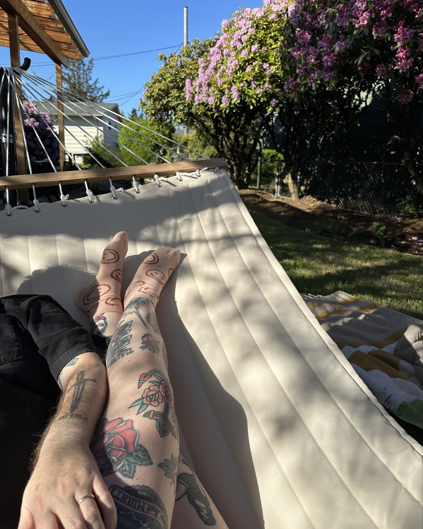 the perfect summer hammock for 2 people #summer #summerfinds #backyard 