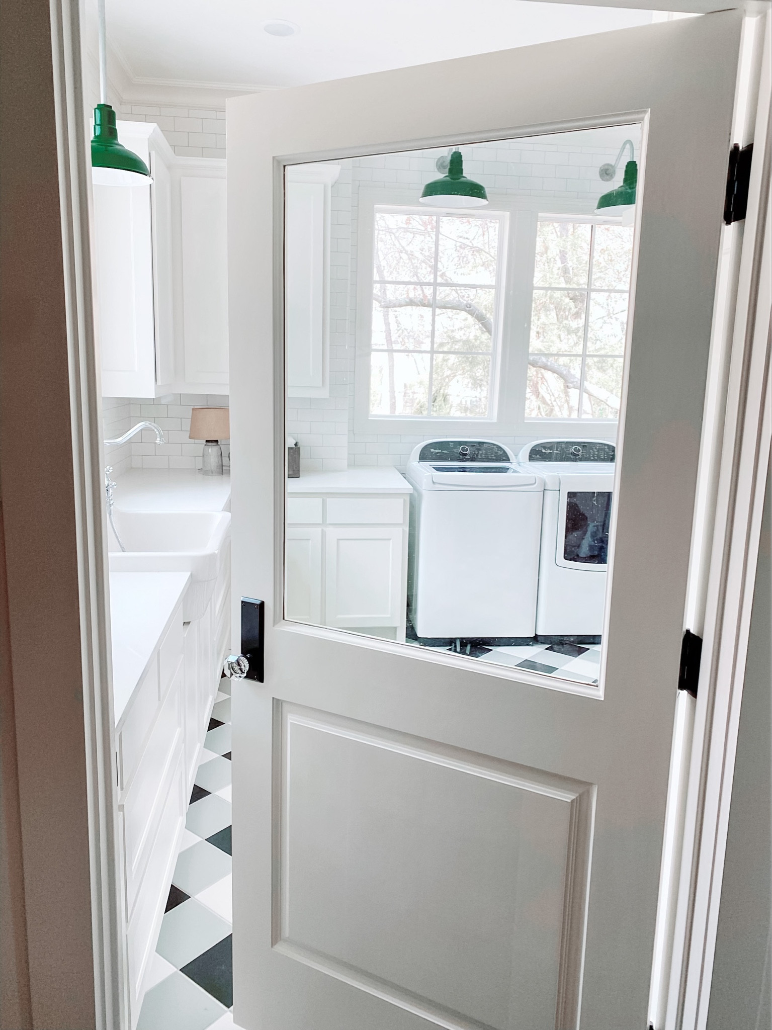 Laundry room 💚🖤
Lighting from Steel Lighting