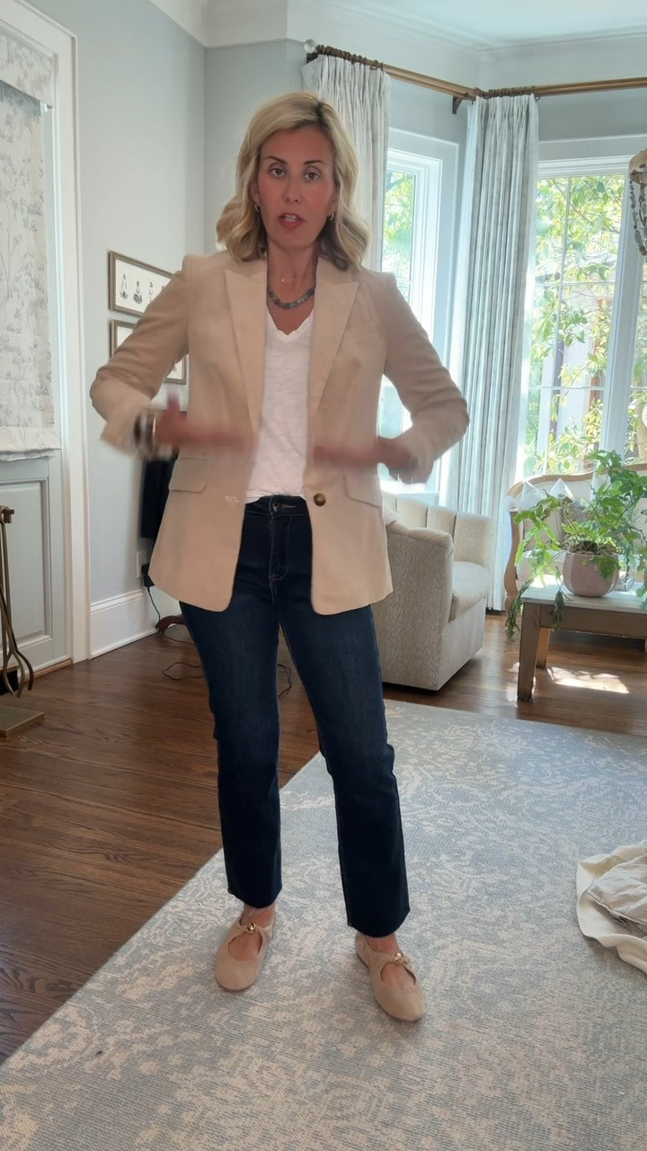 Boden Sale!! 
Tee- XS 
Blazer - 2R
Jeans - 26 
Mary Jane’s - 7.5 (1/2 size down) 


Codes:
*Lilla P - CMLP15
*W25V for 25% off select items Boden 
*9Q3A for 15% off full price Boden 
Catherine20 at Allie + Bess