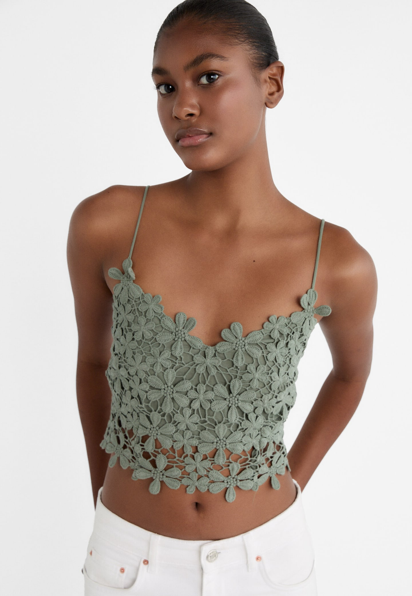 Top mit Trägern und Häkelei | Stradivarius DE