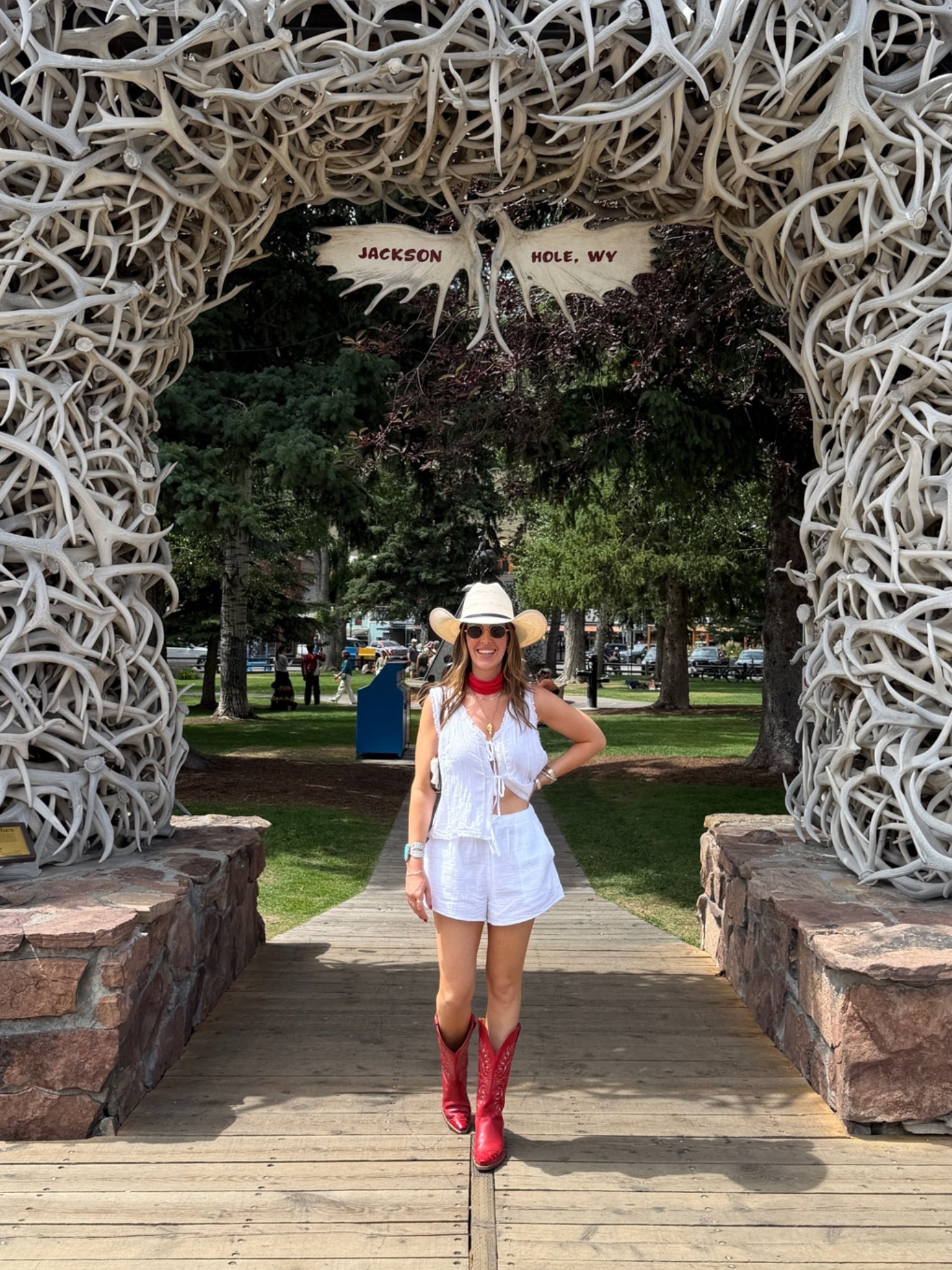 Light weight summer set 🤍

Wearing XXS in the top - it runs big 
S in the shorts 
My normal size 7 in the boots

#LTKOver40 #LTKdayinmylife #LTKPetite