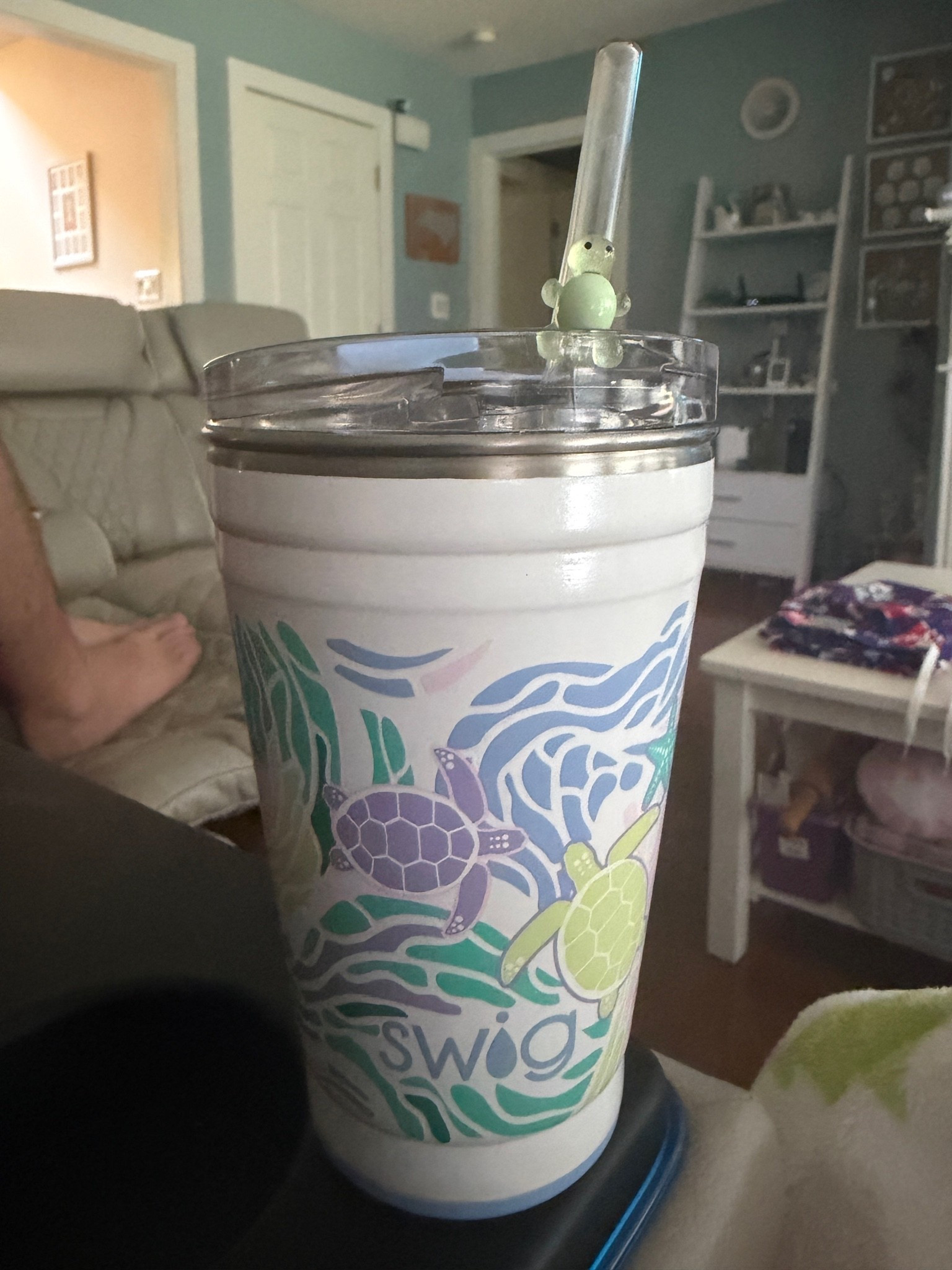 Love this cup so much! It keeps drinks cold for hours, it’s 16oz but not too tall so perfect for my couch and car cup holders. The bottom has a rubber grip so it doesn’t knock over easy. And, I am obsessed with the design! 🐢🩷

#swig #swiglife #insulatedcups #tumblers #stanleys #turtles #turtlecups #swigcups #seaturtled