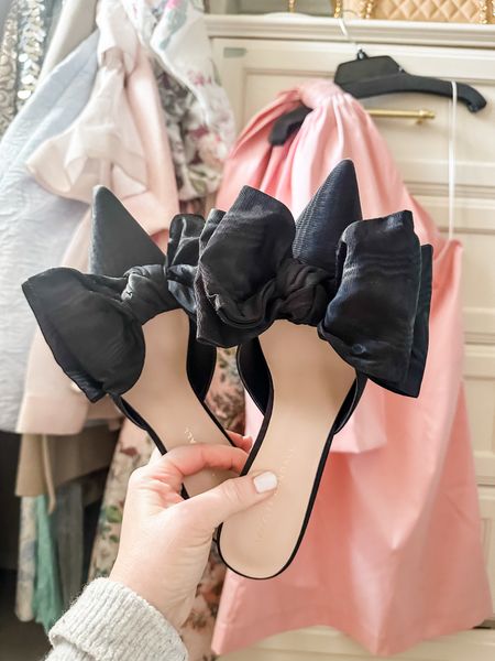 Hello, love 🖤🎀 (Ordered a 9, my regular size!)  **Sold out at several sites but mostly in stock at Nordstrom, linked below! 🖤🖤🖤