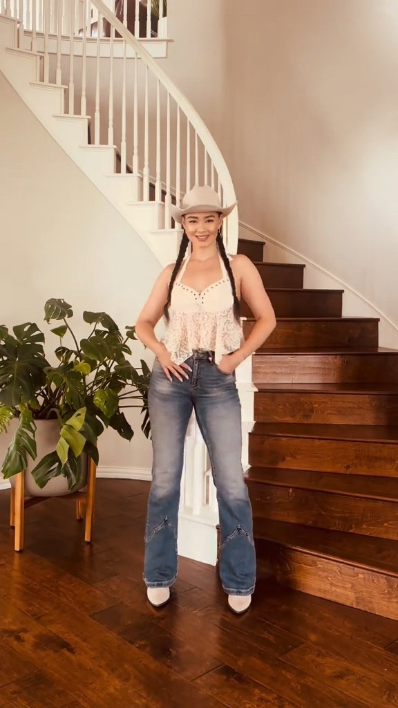 Getting country festival ready with Windsor

#windsorambassador #windsor #ad 

#LTKFindsUnder50 #LTKStyleTip #LTKFindsUnder100