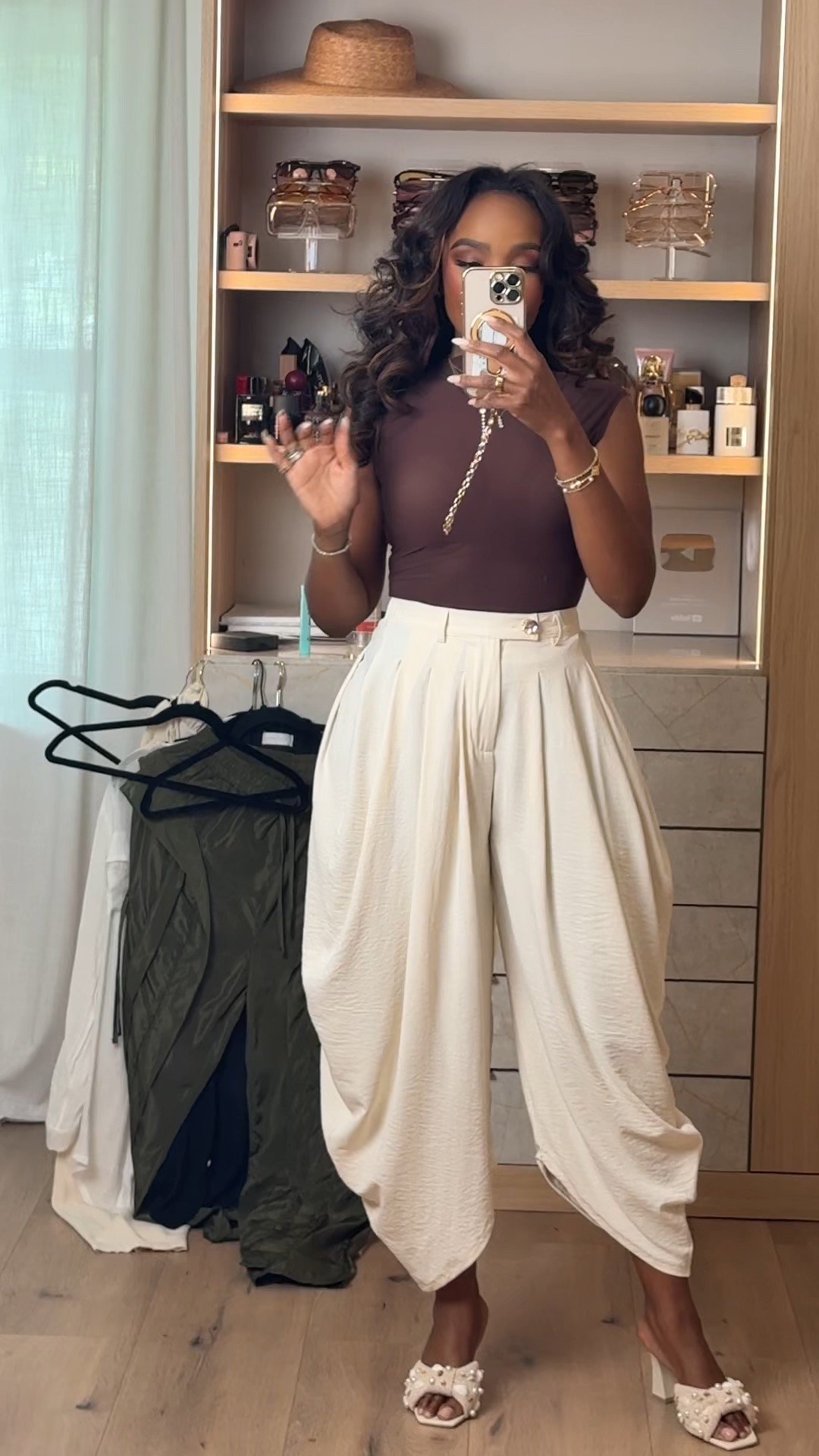 Hi Babes! 🤎✨

This outfit is giving effortless luxury. The rich chocolate bodysuit paired with these flowy statement pants creates such a chic, elevated look that's perfect when you want something a little different from your everyday trousers.

✨ Fit Details:
• Wearing a size Small
• 5'4" | 140 lbs
• Flattering, comfortable, and so easy to style

Where to wear:
🥂 Brunch
🤍 Dinner dates
🌴 Vacation nights
✨ Resort wear
🛍️ Weekend outings

Everything is linked below!

xx Kira | IG: KirasFashionFinds