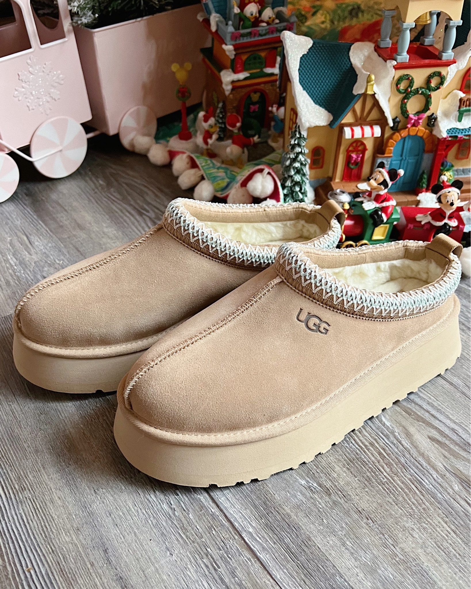 Ugg Tazz Platform Slippers ☁️ 

#LTKSeasonal #LTKshoecrush