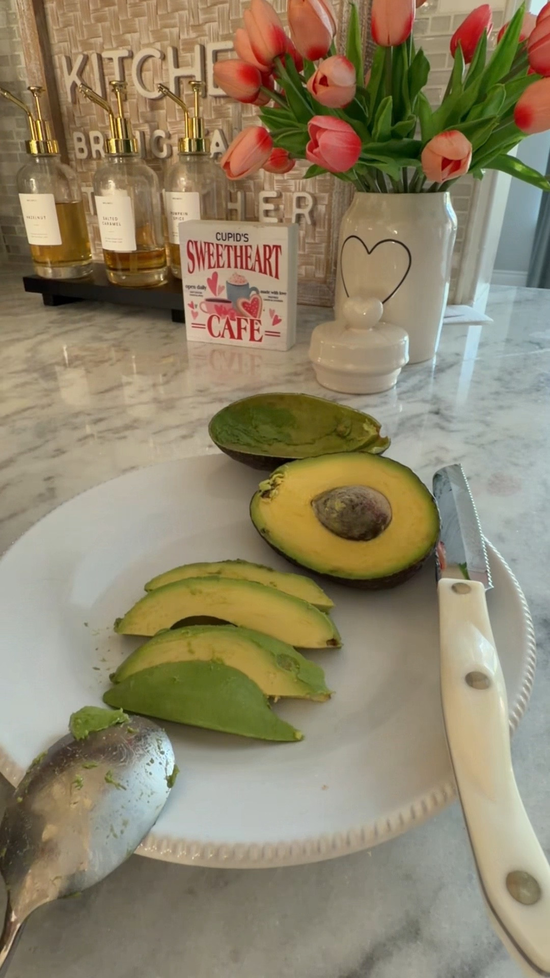 Simple moments, simple fuel 🥑
Fresh avocado, good knife, calm kitchen vibes.
Everything I use is linked here 🤍

#LTKdayinmylife #LTKmomlife #LTKOver40