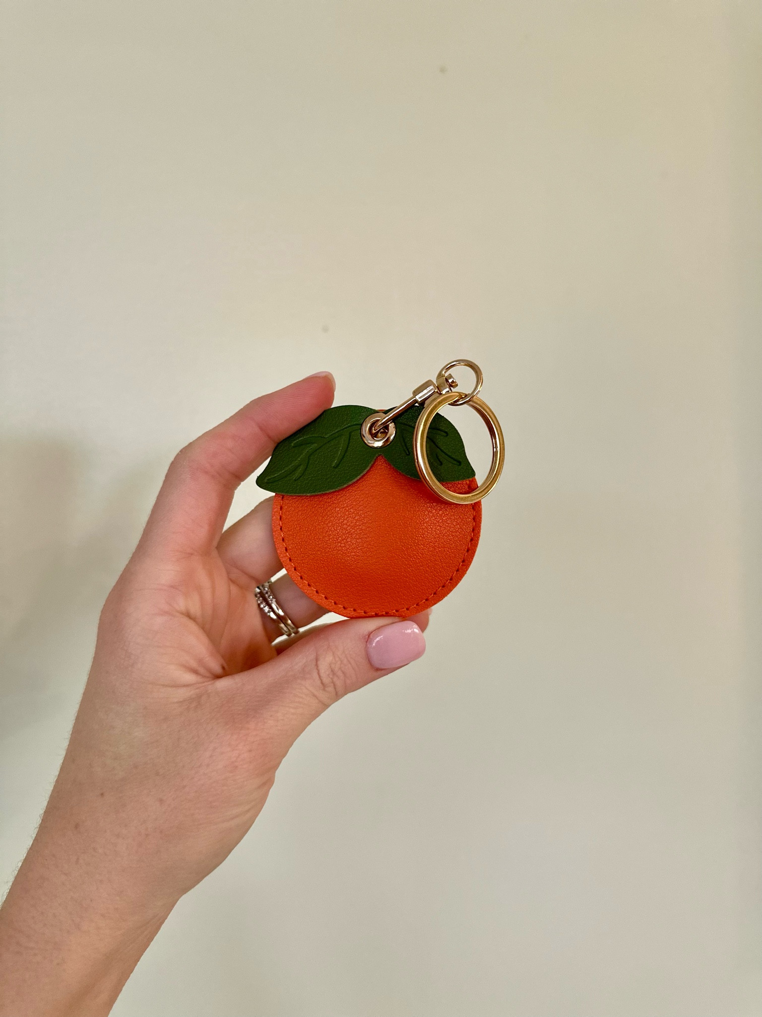 just a mom trying to keep up with her keys & wallet 🫠

Apple AirTag inside the cuties little persimmon keychain!

#LTKFamily #LTKGiftGuide #LTKTravel