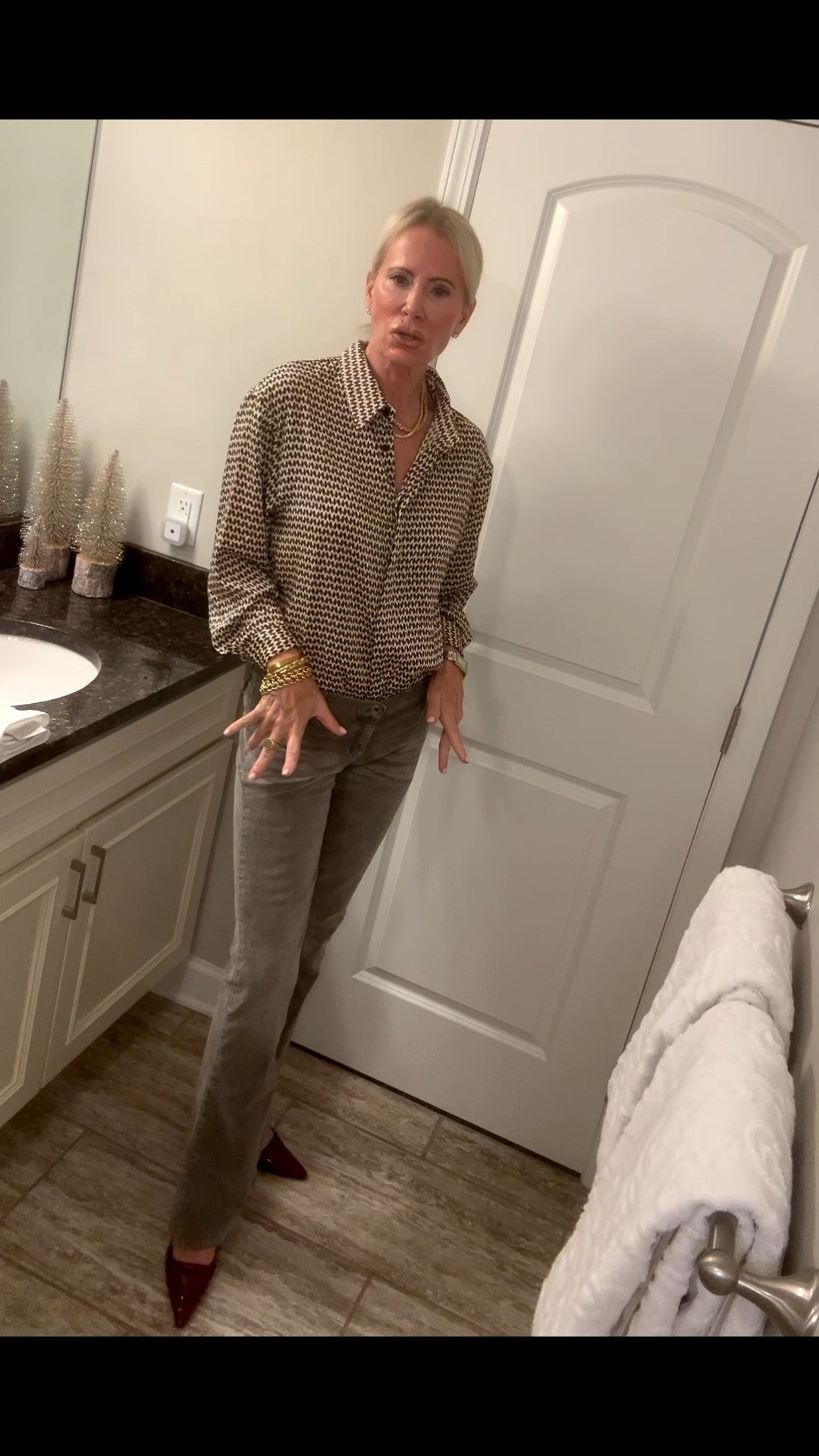 I’m unable to locate the blouse but here is the description: Shein Unity Aveloria Hidden Button Allov er Print Longline Shirt, Ladies
Multicolor 