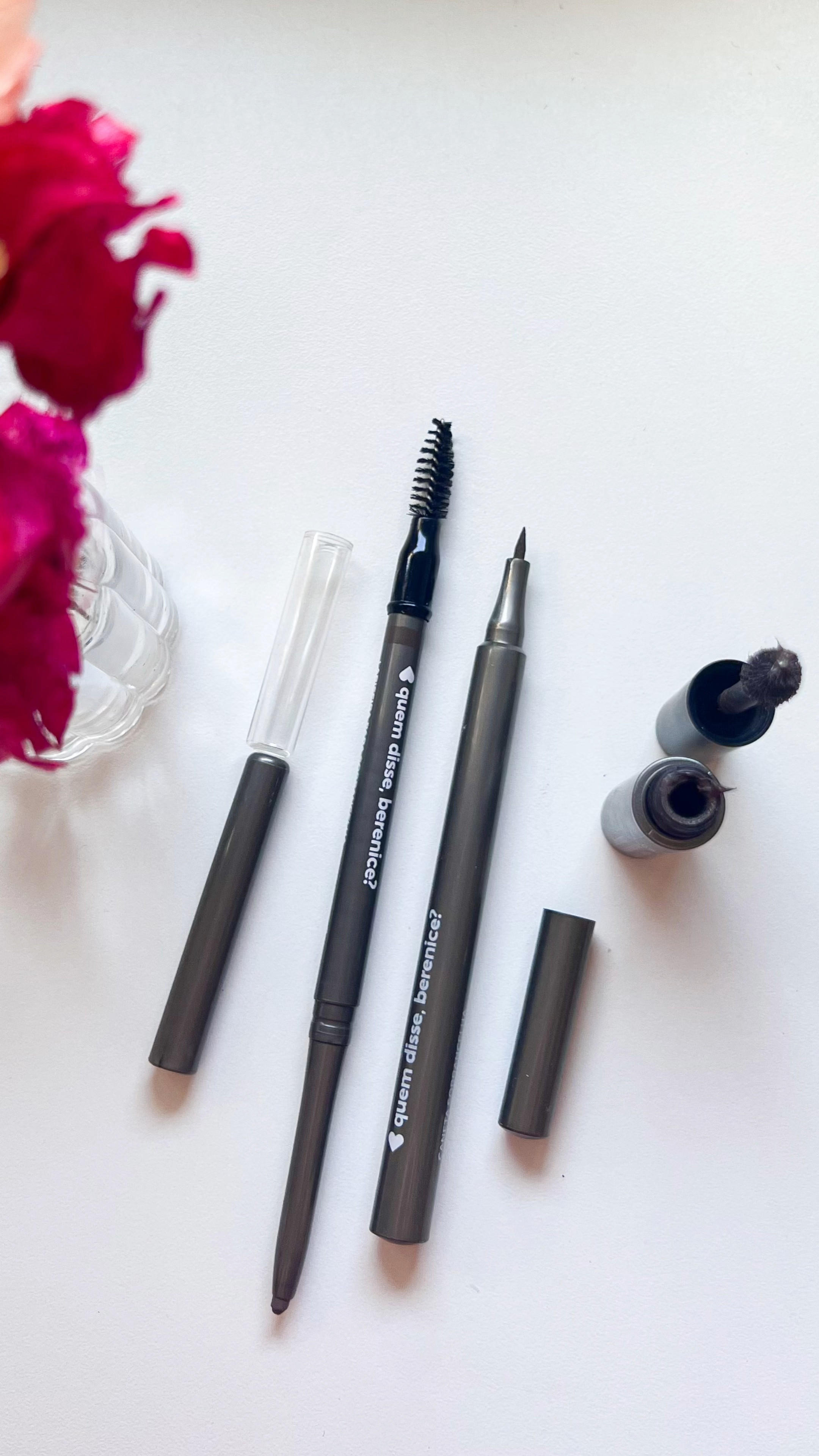 Sobre a pigmentação dos produção são super boas, qualidade Quem disse Berenice, né amores?! 
Caneta macia para maior precisão ao criar os fios, Lápis com cremosidade  facilita na hora da aplicação e a Máscara na medida para nossa sobrancelha e o resultado que a gente espera . A minha cor é a Escurete. 
#LTKNatal 

#LTKbeauty #LTKGiftGuide #LTKbrasil