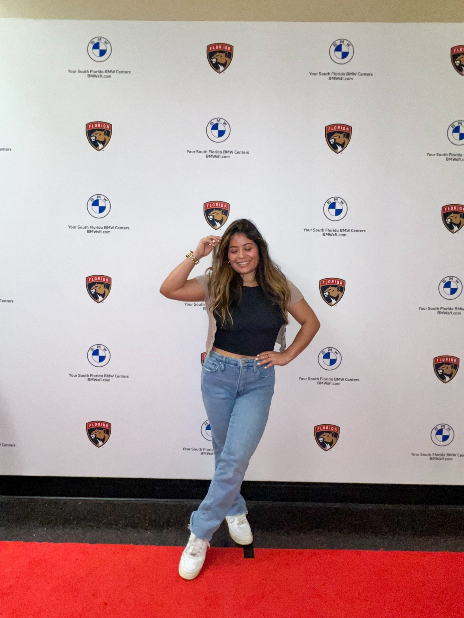 Happy Sunday! If you’re getting ready to go watch the football games here’s a cute daytime outfit to wear. 

My signature style is literally streetwear. Jeans, a cute top and sneakers. These jeans are from Good America so you know they are comfortable, flattering and just so perfect on any body! 

What are your Sunday plans?  

#LTKStyleTip #LTKPetite