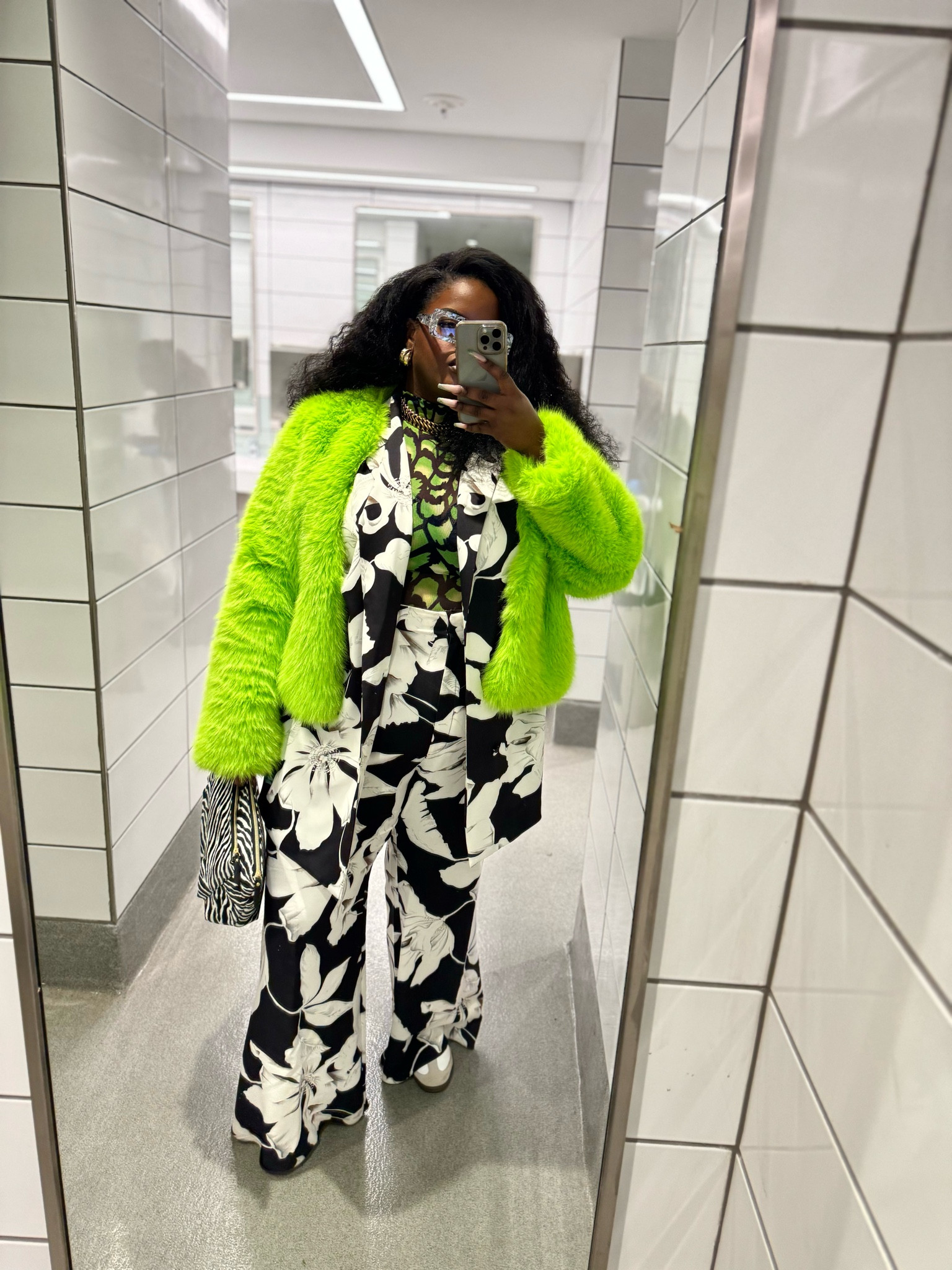 My look for the 2024 Philadelphia Flower Show. I decided to go with b/w floral with a pop of color. This is a plus-size and tall girl friendly look. 


#LTKstyletip #LTKplussize #LTKSpringSale