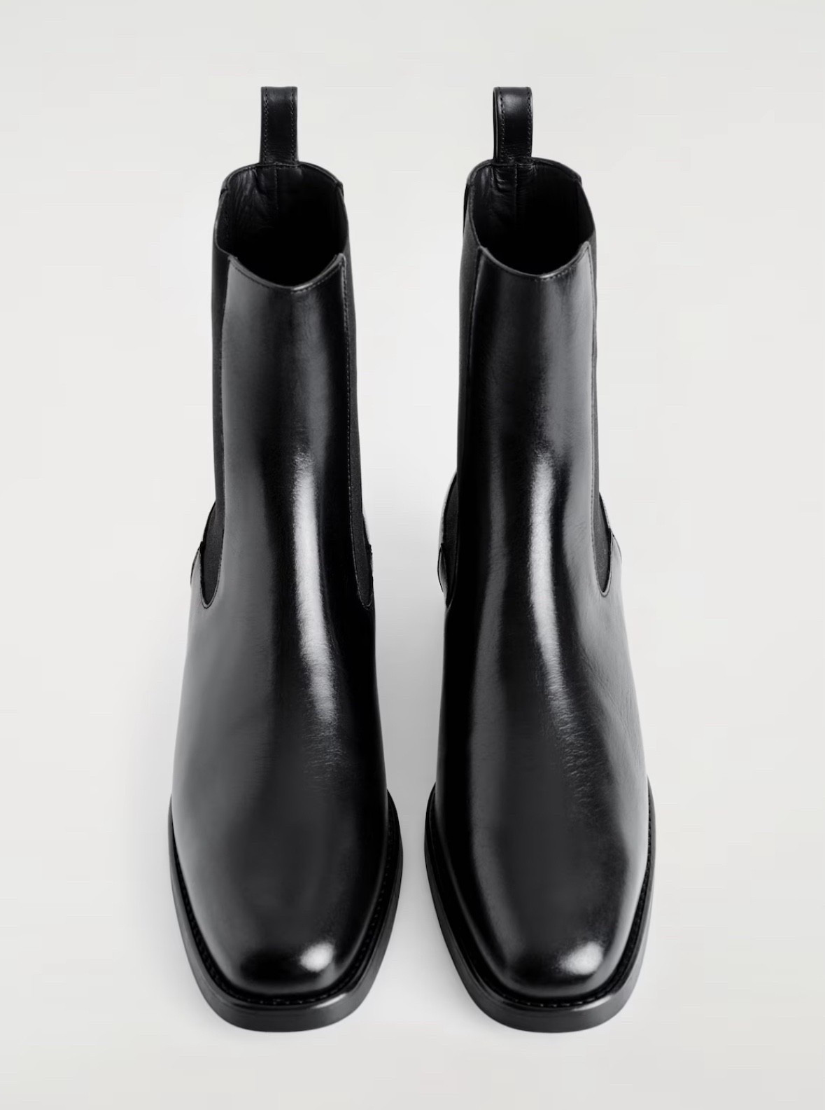 COS LEATHER CHELSEA BOOTS 🥾 

#LTKSeasonal #LTKShoeCrush #LTKWorkwear