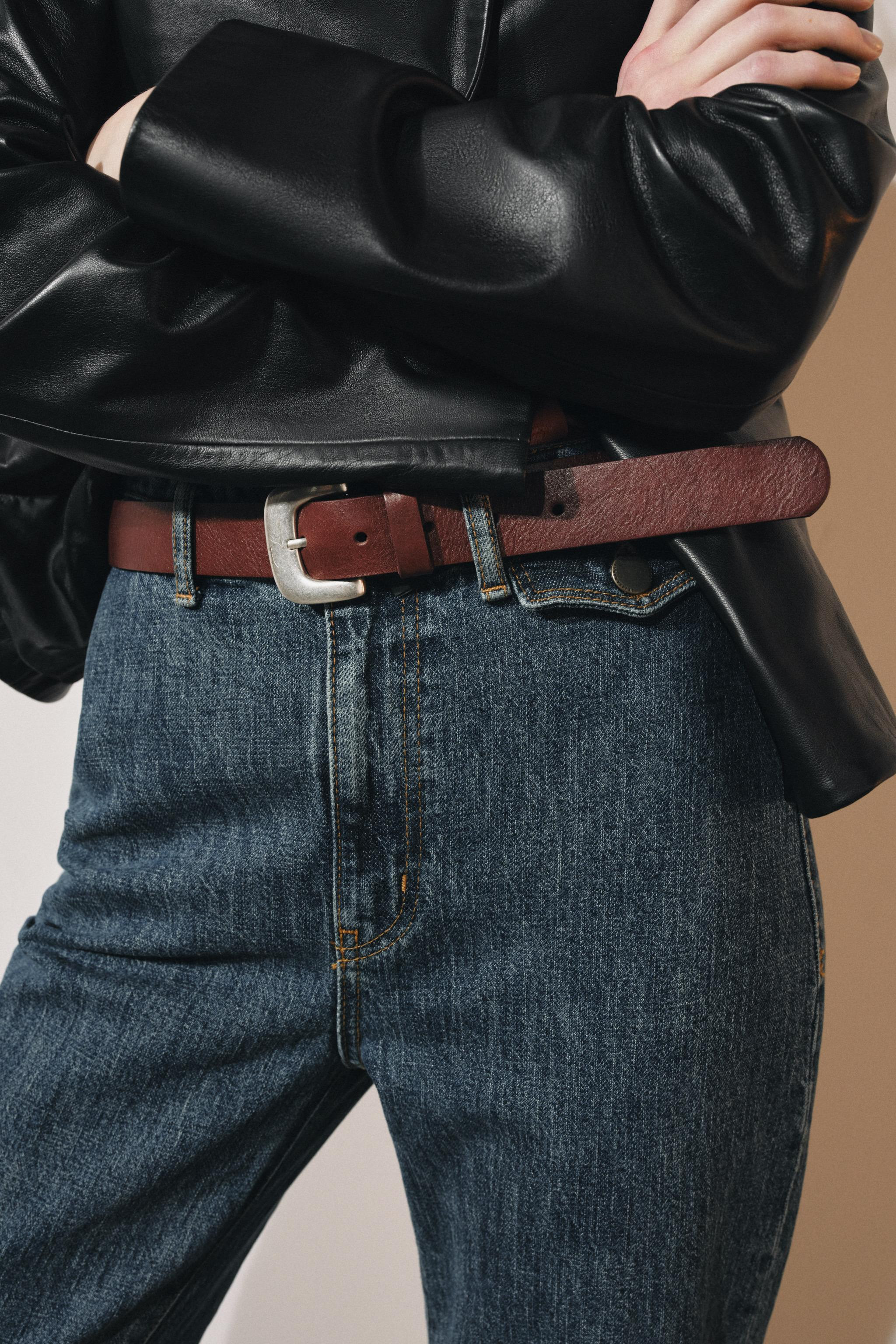 3 cm wide smooth belt made from 100% leather. Rectangular metal buckle closure. | Zara US