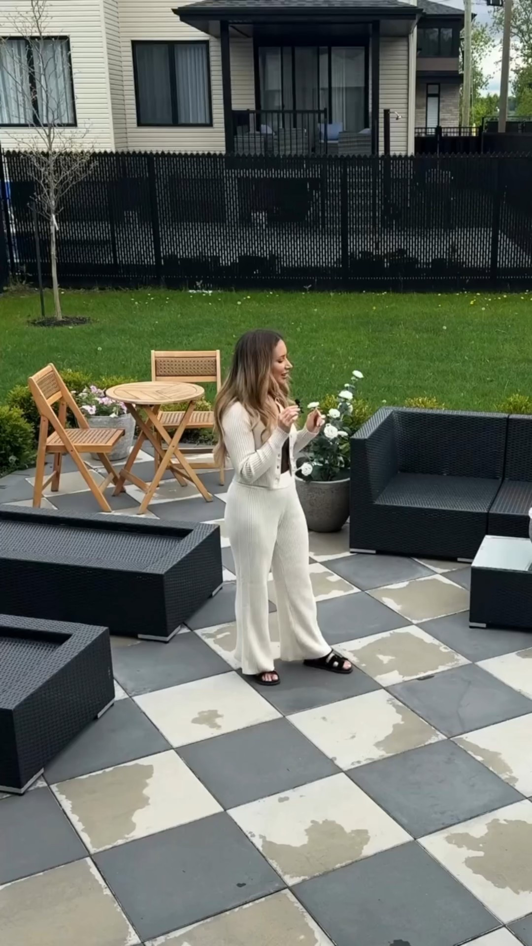 Welcome to my backyard makeover ☀️ I’m transforming my backyard with new pieces from @wayfaircanada and this fire pit and umbrella make it look so luxurious https://liketk.it/5eJsX #WayfairCanada #WayfairCAHome #WayfairCAPartner #ad